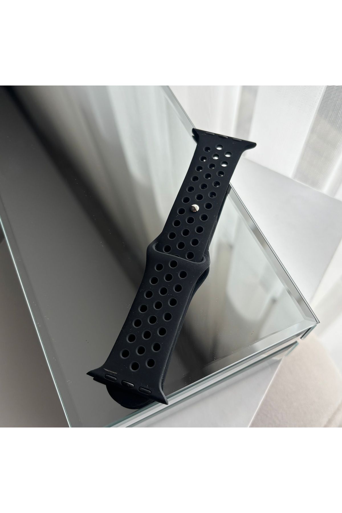 sayecase Apple Watch 6/7/SE/8/9 Serisi Uyumlu 42-44-45-49 MM Delikli Silikon Kordon