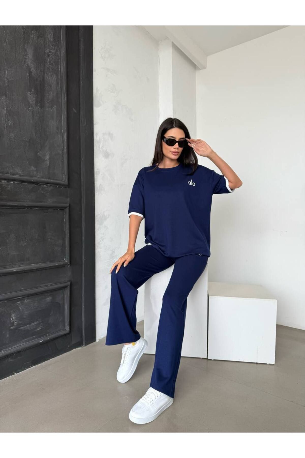 LE CARAMBOLE Kadın Lacivert Modal Kumaş Nakışlı Oversize Crop T-shirt Ve Pantolon Takım
