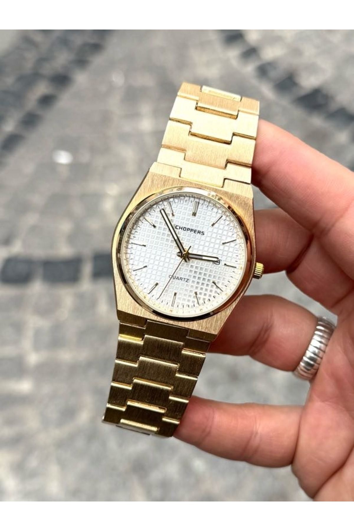 Choppers Beyaz Yuvarlak Kadran Detay Şık ve Modern Tasarım Gold Renk Çelik Kasa ve Kordonlu Kol Saati