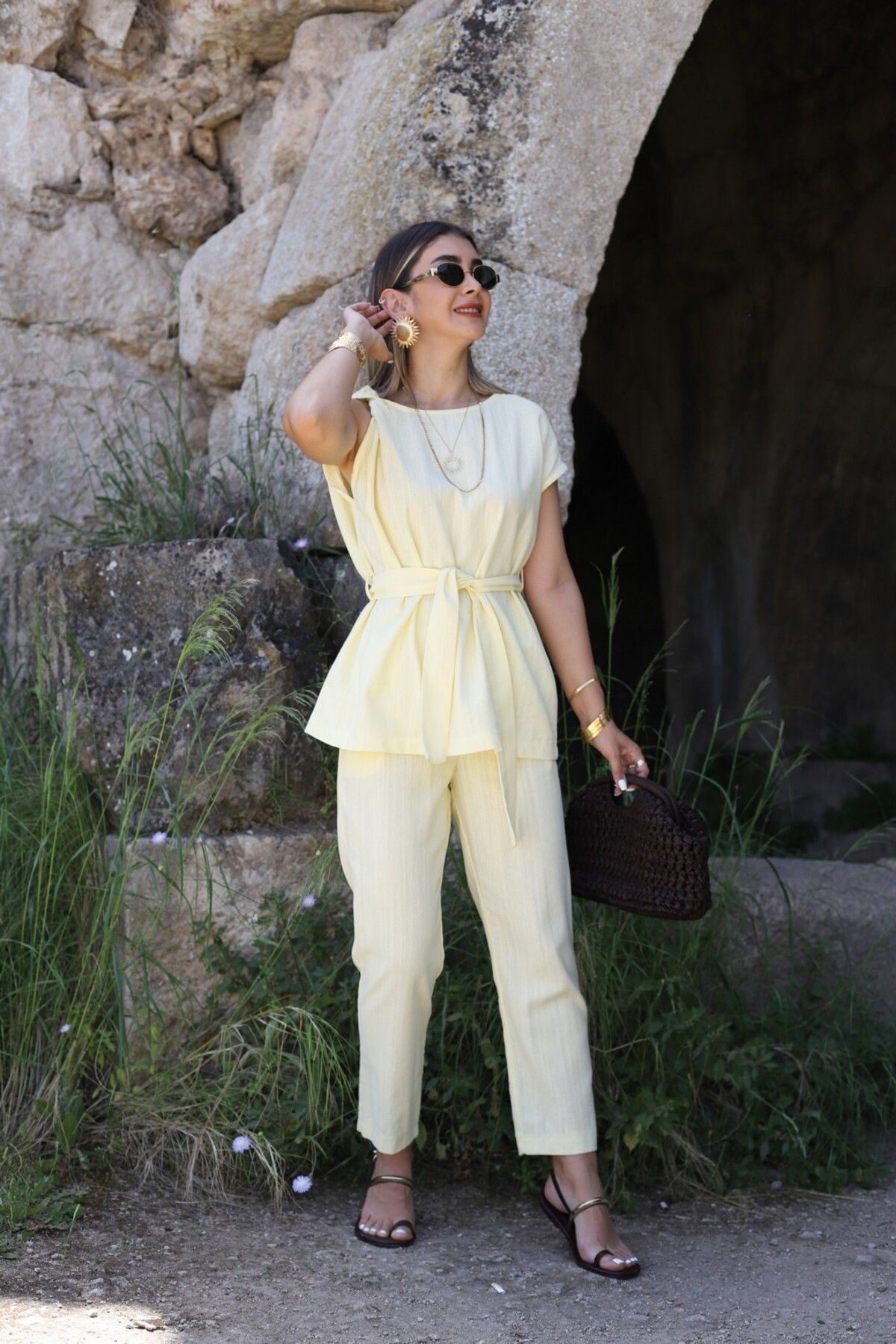bytugcekaya Sarı Omuzu Burmalı Keten Bluz Takım