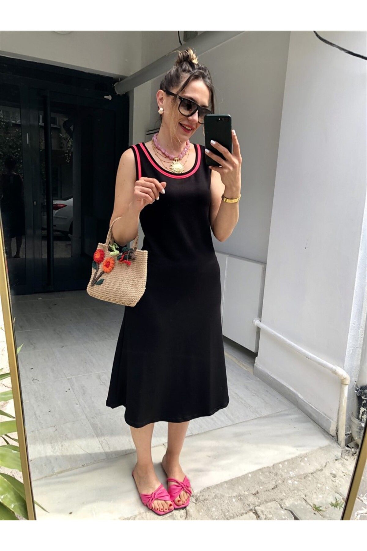Gözde Tasarım Butik KADIN SİYAH RENK NEON PEMBE ŞERİTLİ KOLSUZ MİDİ BOY GÜNLÜK PENYE VİSKON ELBİSE