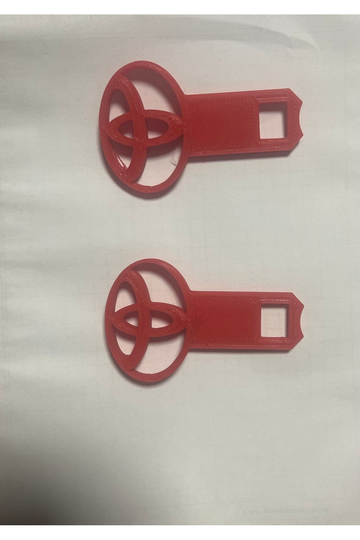 PLA KIRMIZI TOYOTA AMBLEMLİ EMİNYET KEMER TOKASI