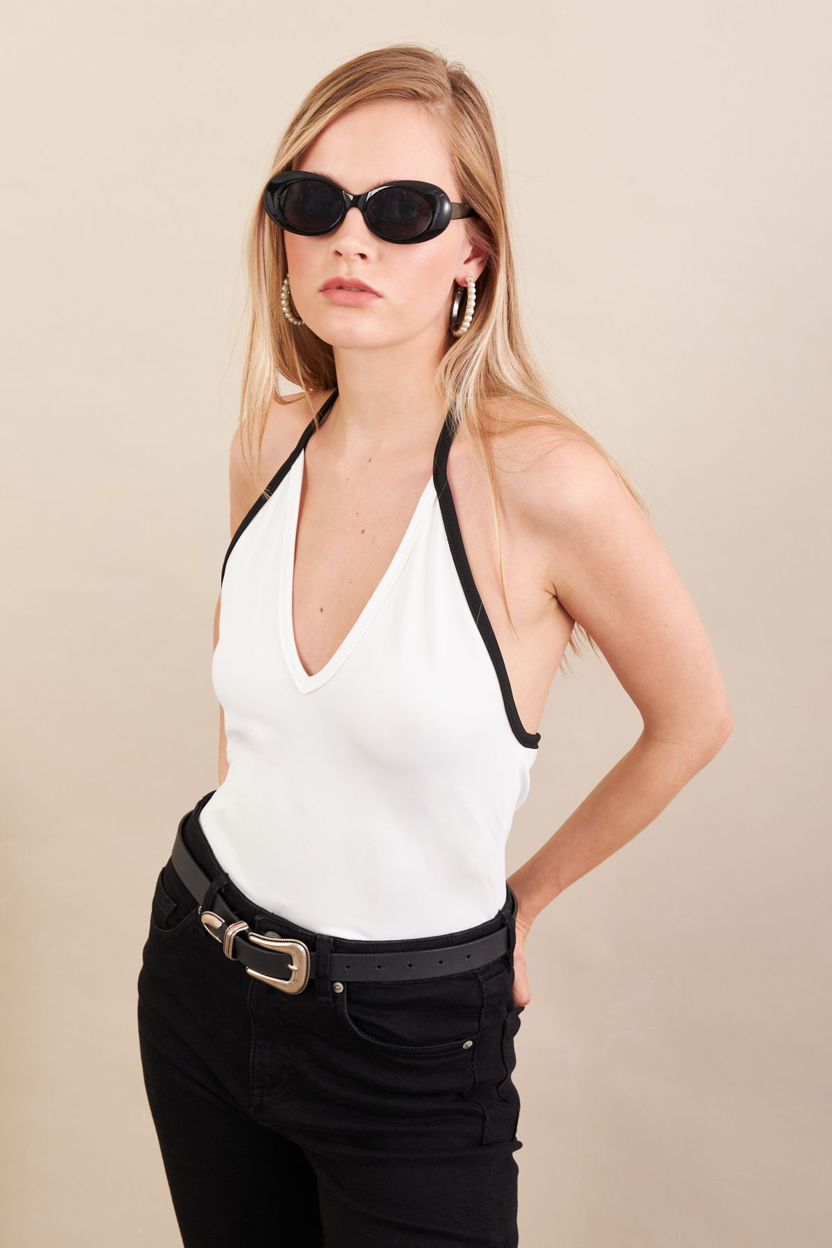 Cool & Sexy Kadın Beyaz Kontrast Biyeli V Yaka Bluz EY3103