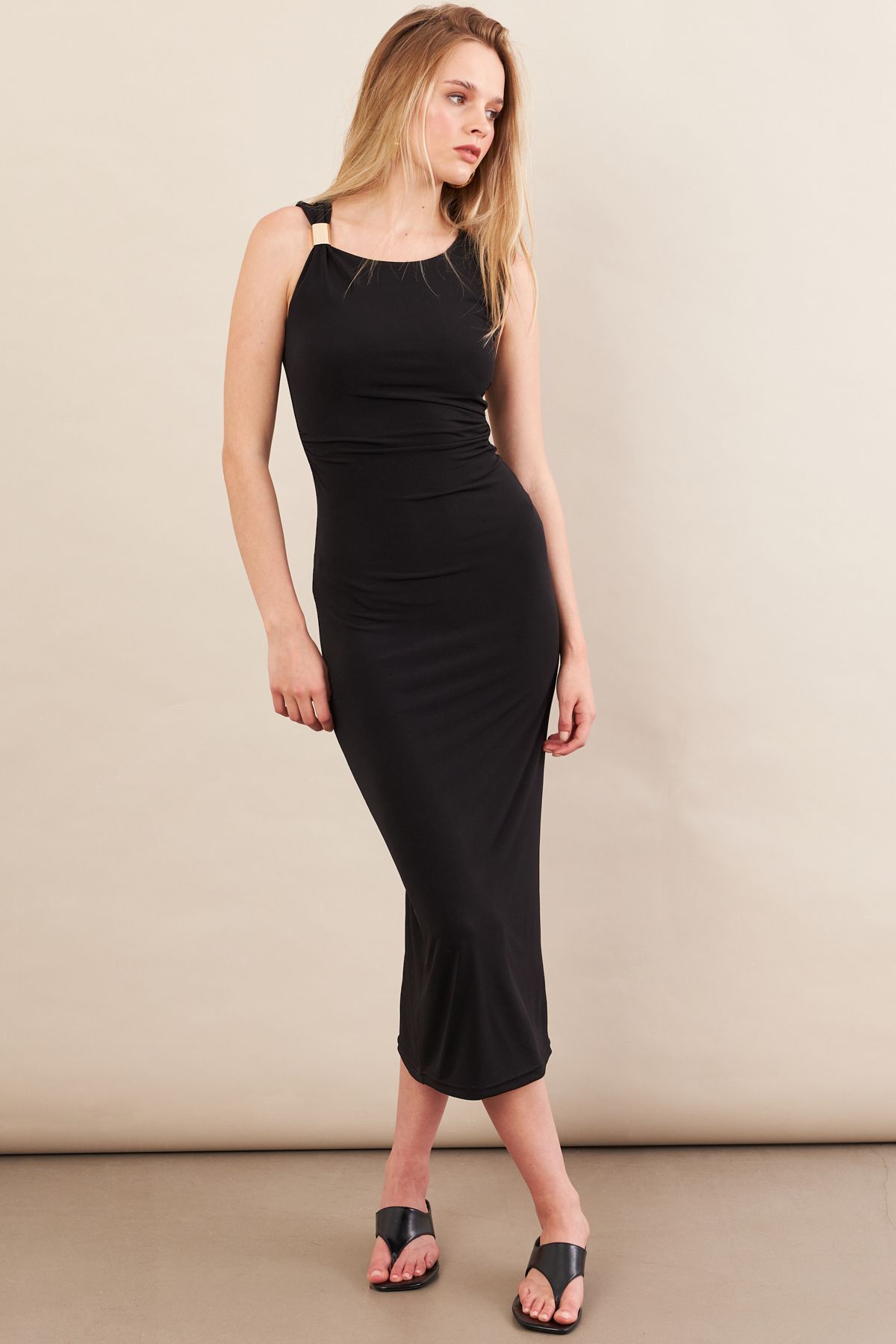 Cool & Sexy Kadın Siyah Aksesuarlı Büzgülü Midi Elbise İRE102