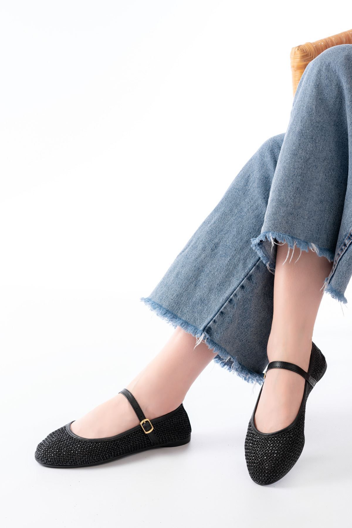 infon shoes creation 7432 Siyah Fileli Toka Detaylı Günlük Kadın Babet