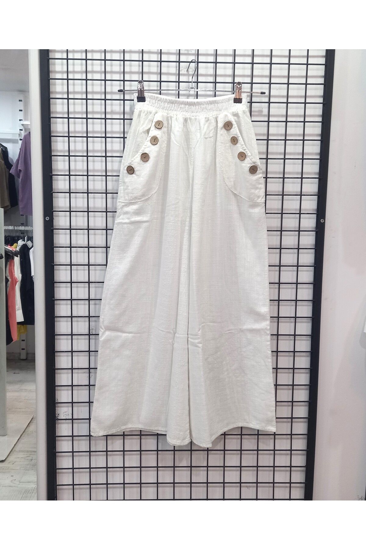 Butik Şans Ahşap Düğme Detaylı Cepli Koton Pantolon