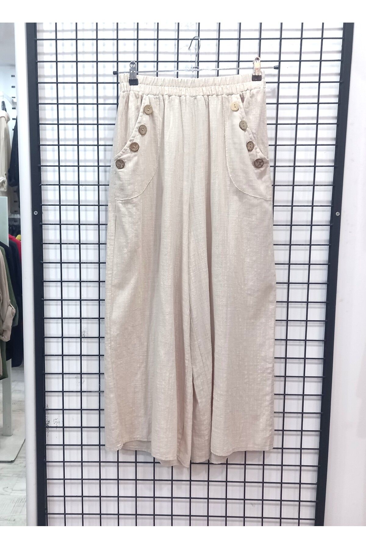 Butik Şans Ahşap Düğme Detaylı Cepli Koton Pantolon