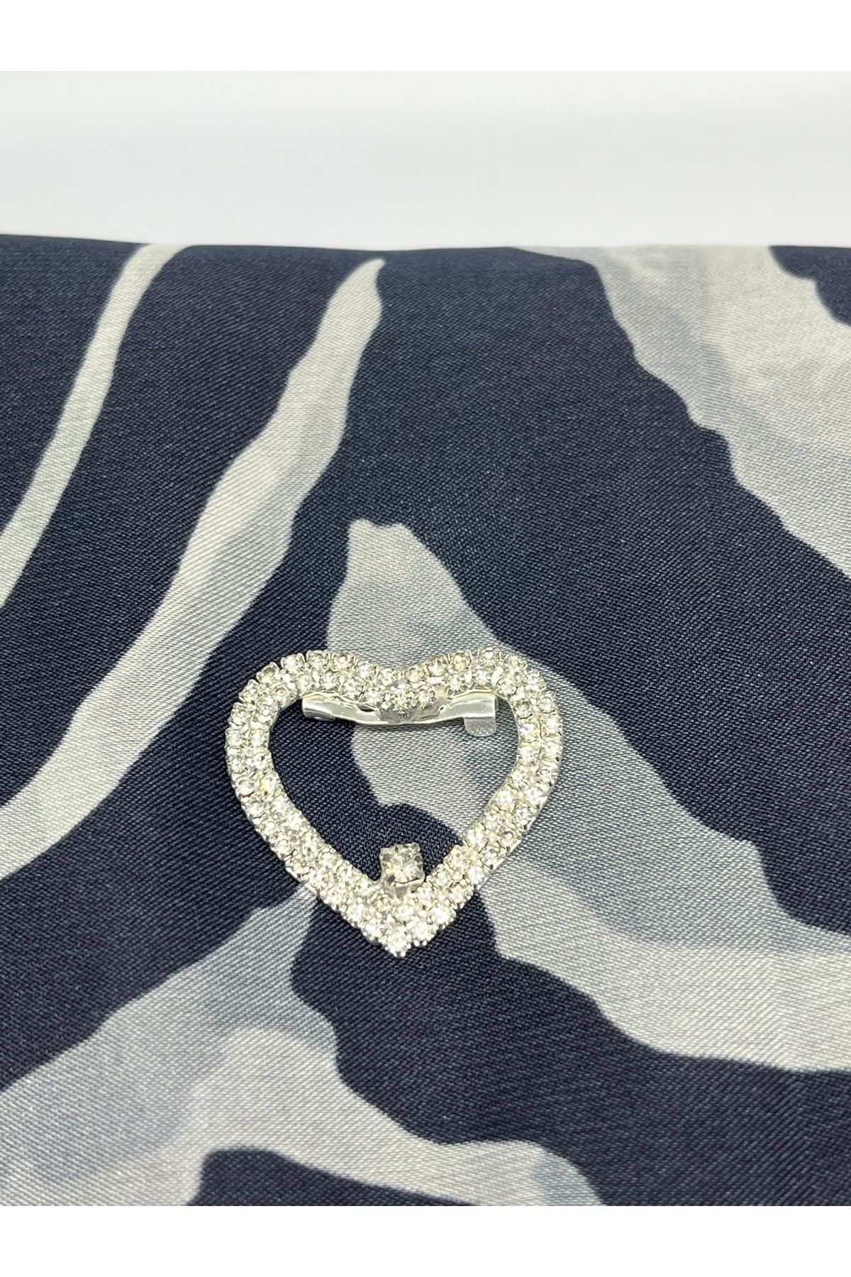 Tascim Aksesuar Kristal Taşlı Broş (Kalp)