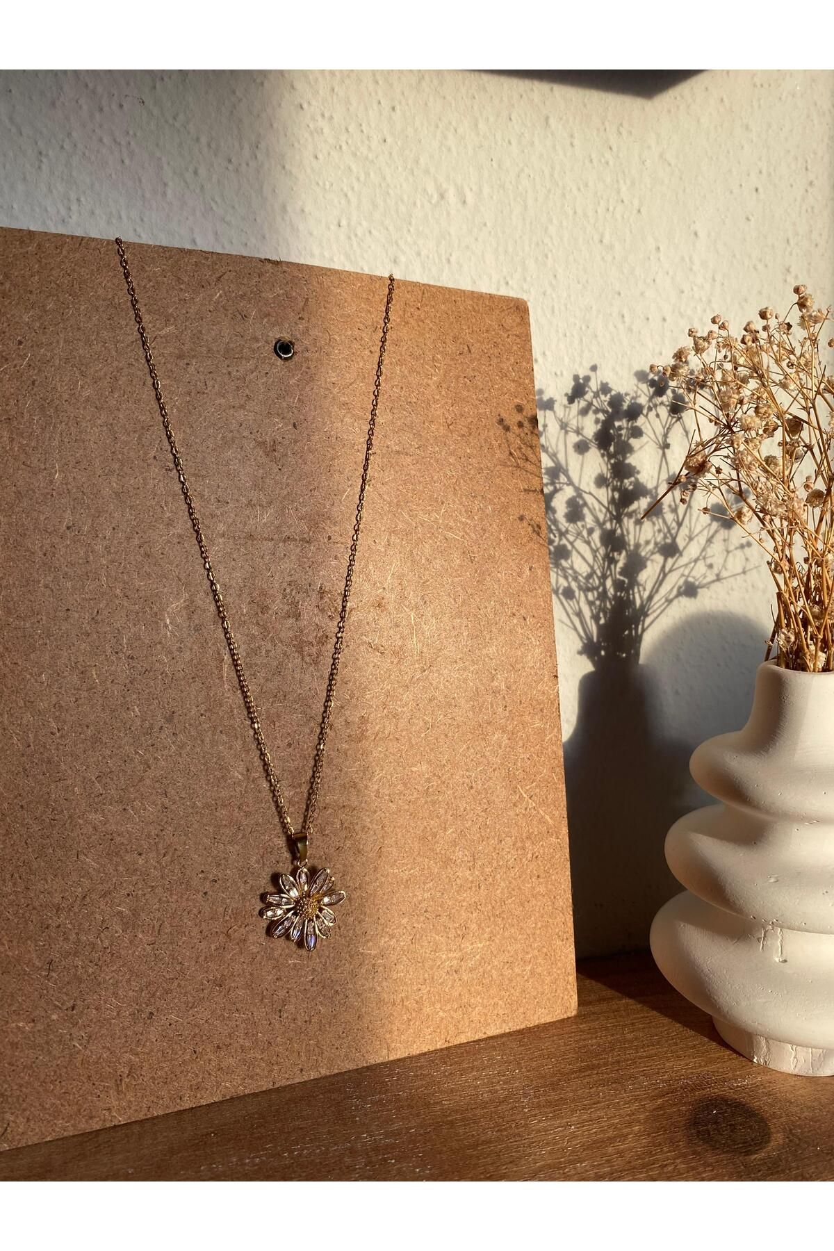 Bellamy Jewelry Kristal Detay Papatya Kolye - Gold