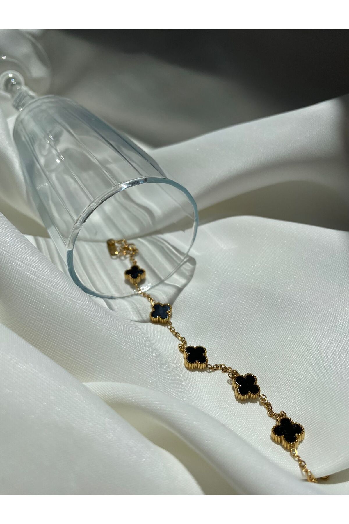 Bellamy Jewelry Siyah Yonca Bileklik - Gold