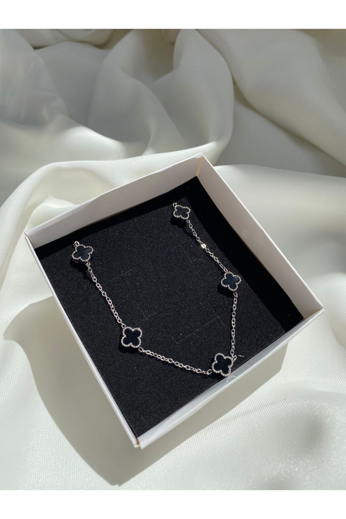 Bellamy Jewelry Siyah Yonca Kolye - Silver