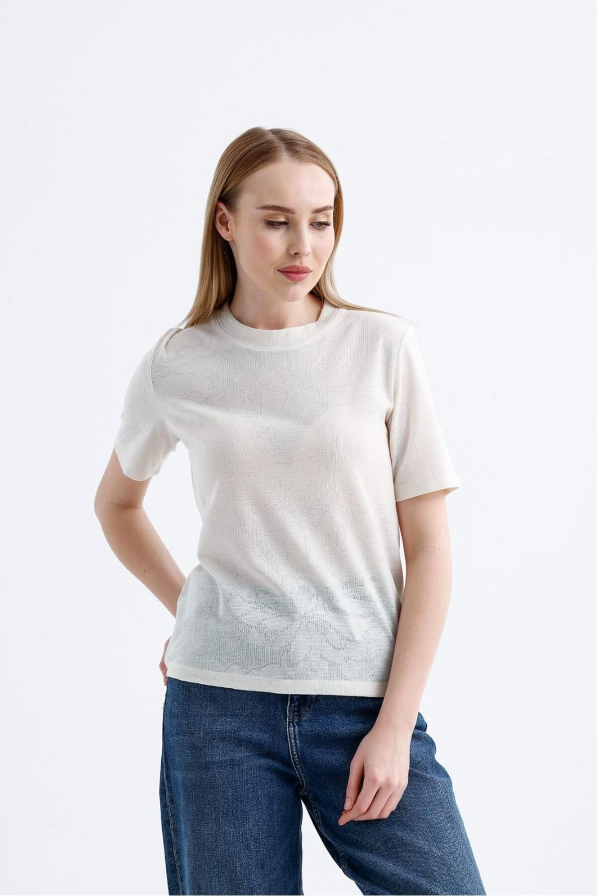 Oveva Dokulu Desenli Bisiklet Yaka Kadın T-Shirt