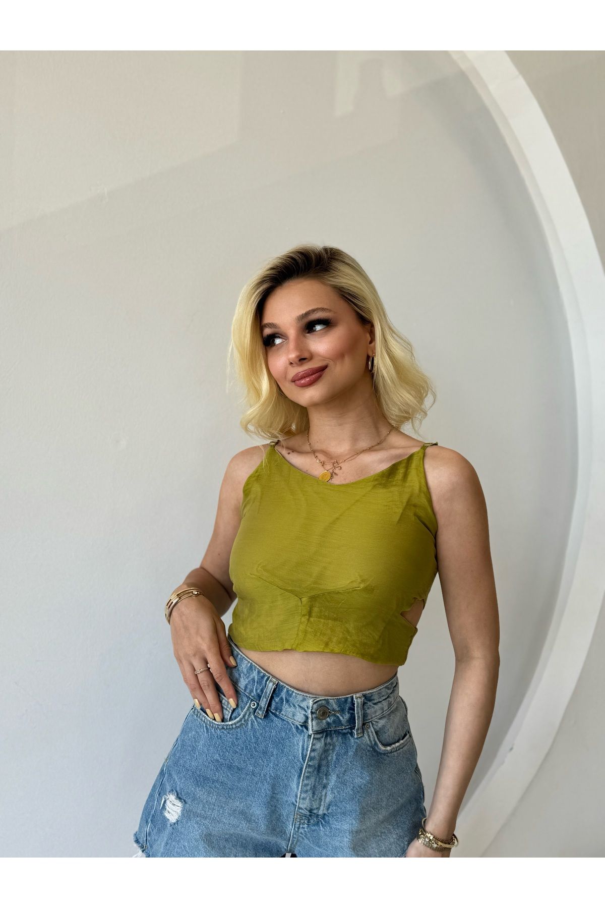 Bliss Dale Pencere Dekolte Detaylı Askılı Crop Büstiyer