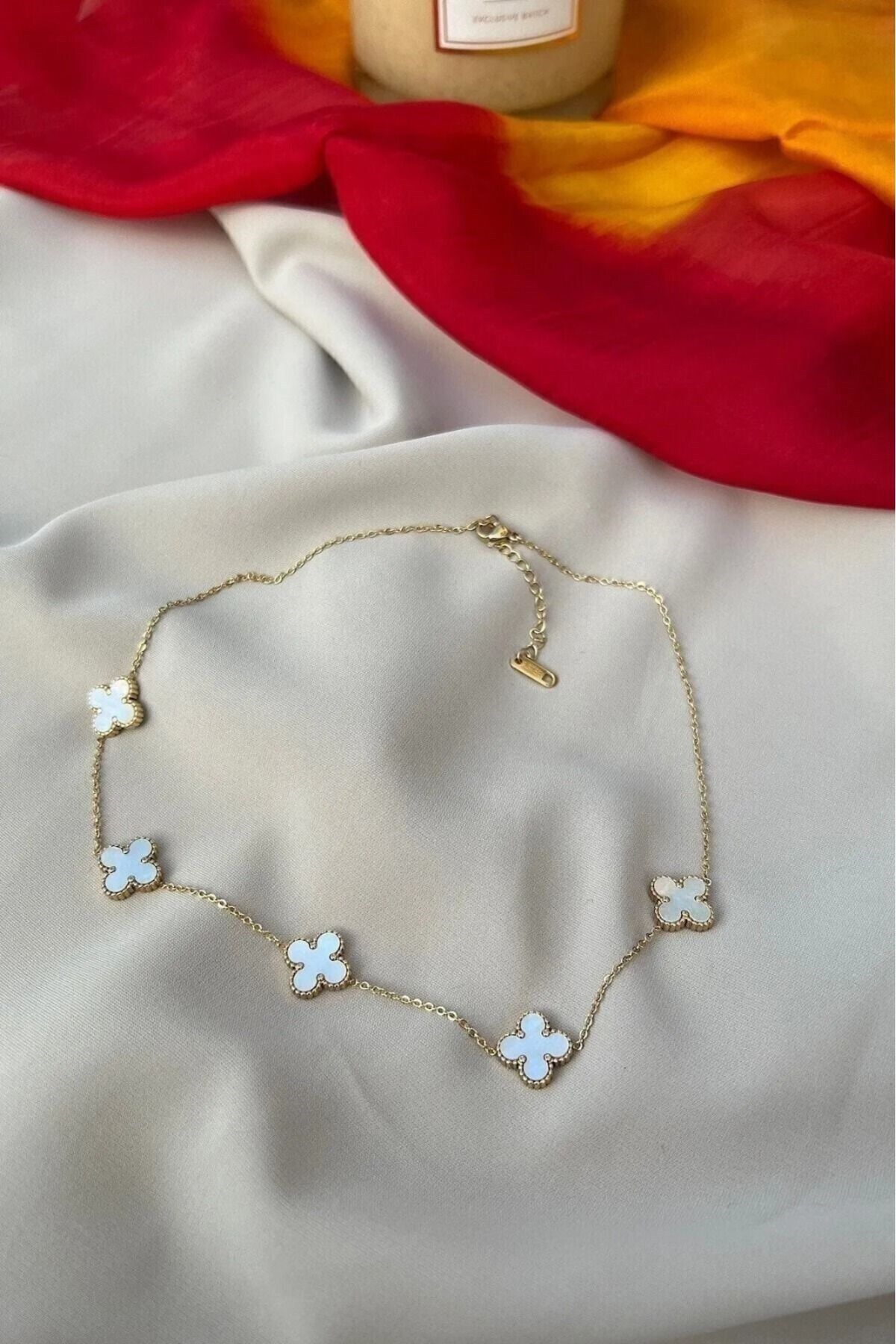 YümanınYumağı Altın Beş Parçalı Beyaz Van Cleef Kolye