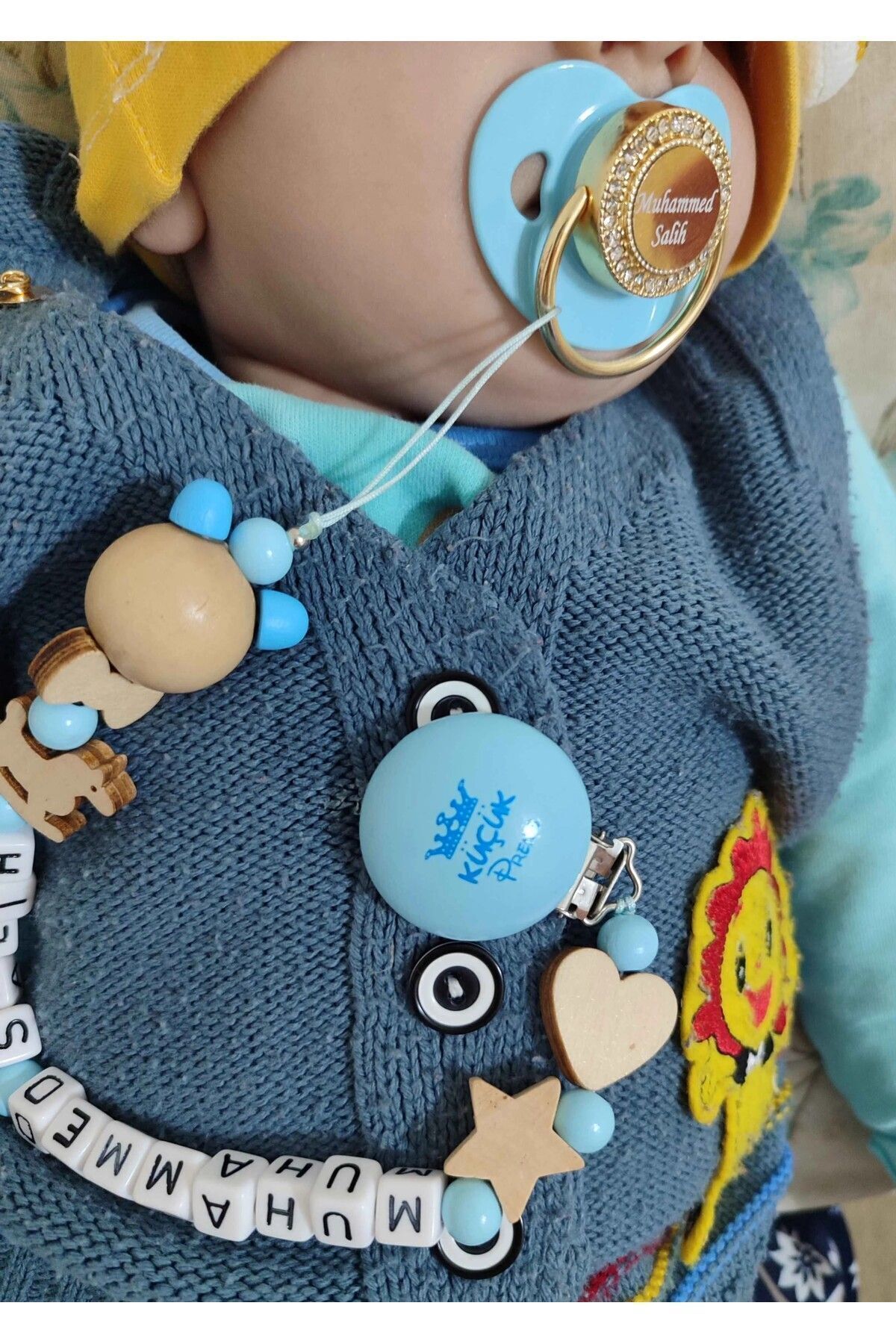 Serap Yılmaz Sahi Isimli Bebek Emzik Zinciri Ve Mavi Taşlı Silikon Damaklı Emzik Seti (0-6 AY) Tysysh0026 fotoğrafı 2 (önizleme)