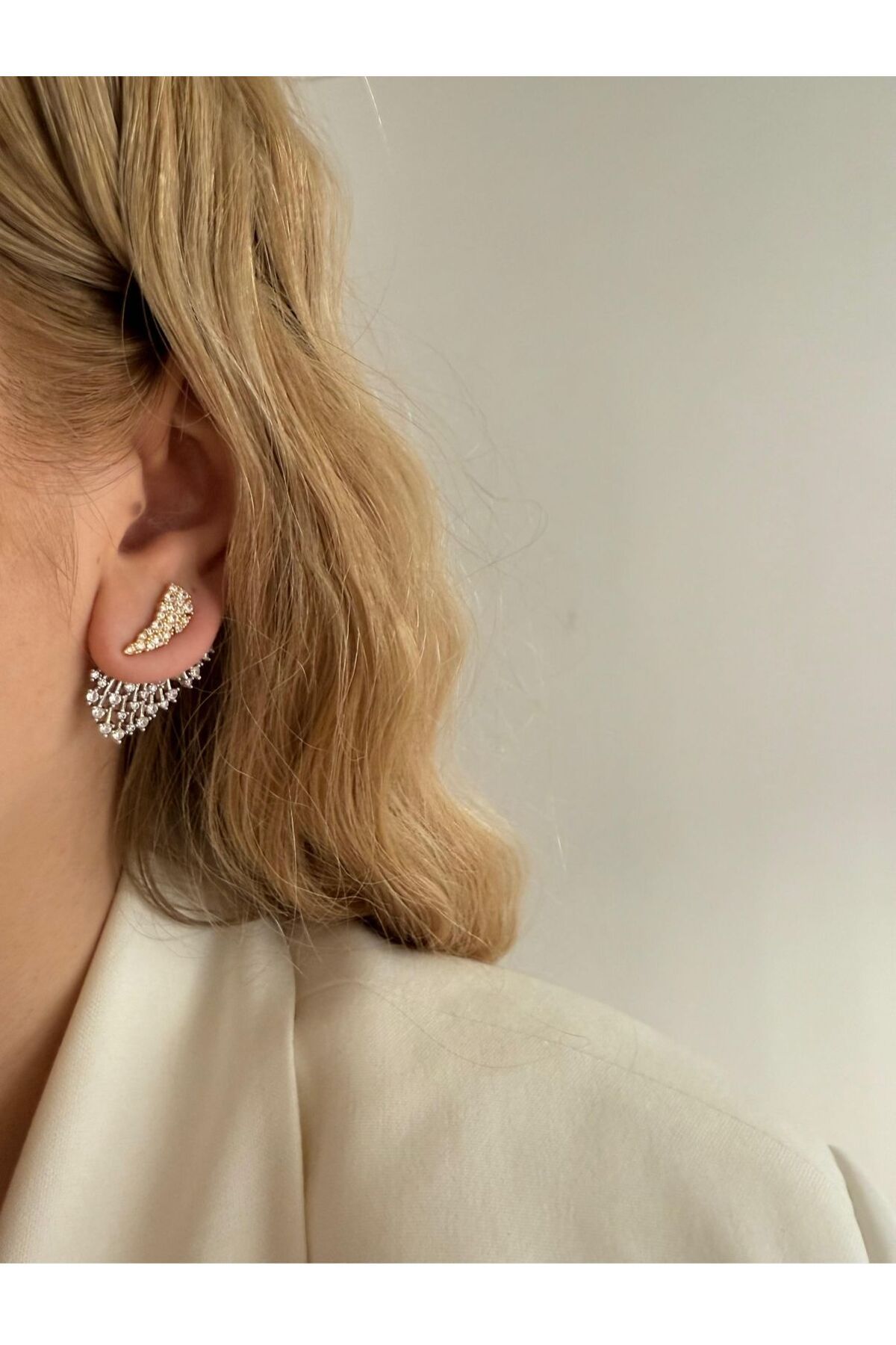 H&S AKSESUAR TASARIM TÜY FİGÜRLÜ TAŞLI TRAGUS KÜPE
