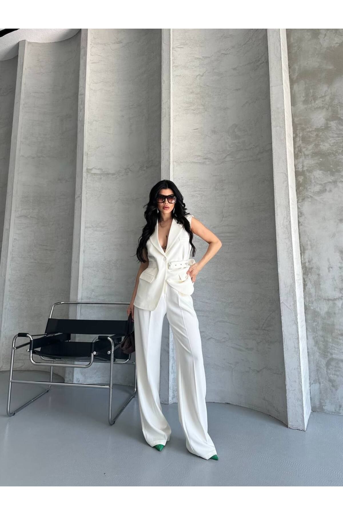 Castivo Fashion Kadın Kemerli Kolsuz Ceket Takım -