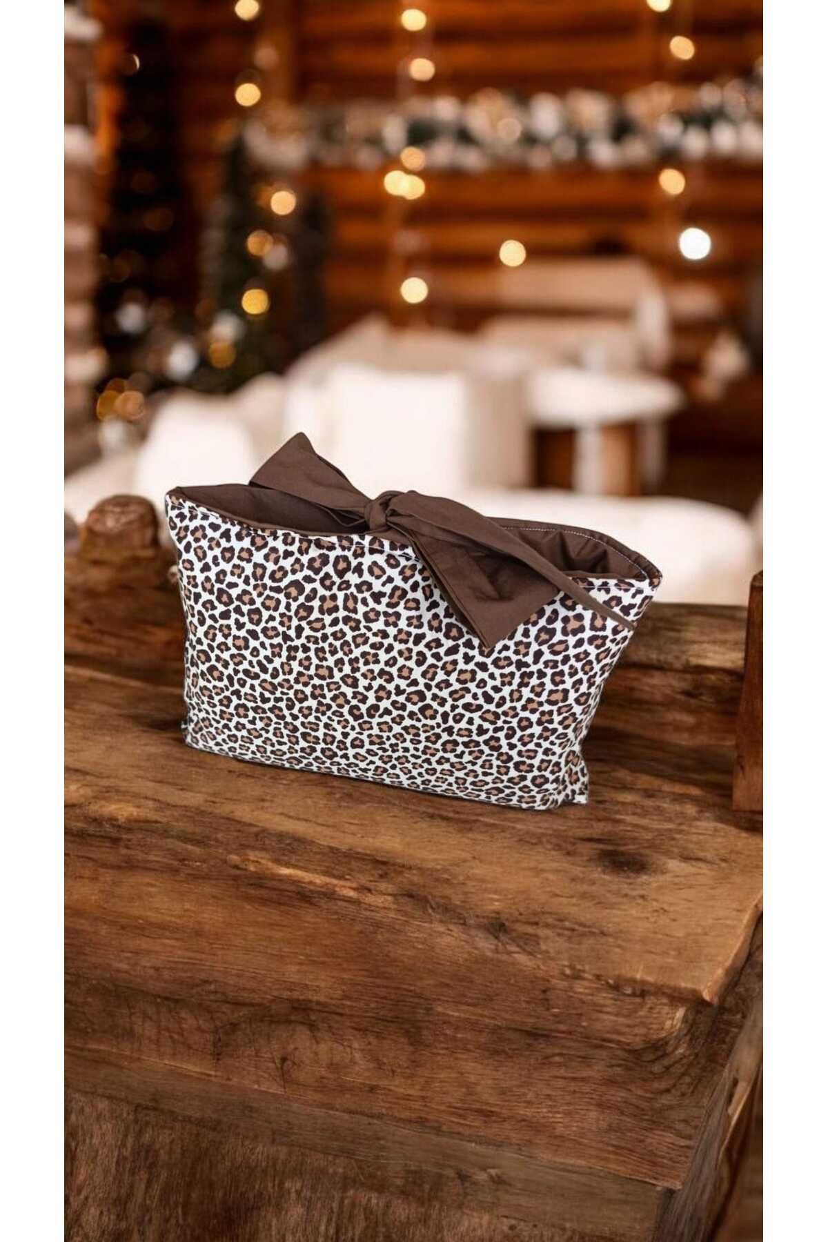 HİLOSUN HOBİ DÜKKANI kitap kılıfı 20 x25 cm ebatındadır.