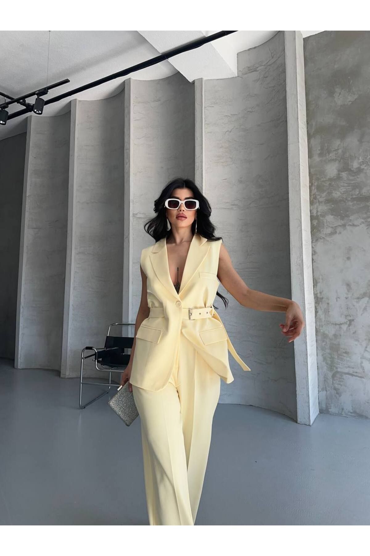Castivo Fashion Kadın Kemerli Kolsuz Ceket Takım -