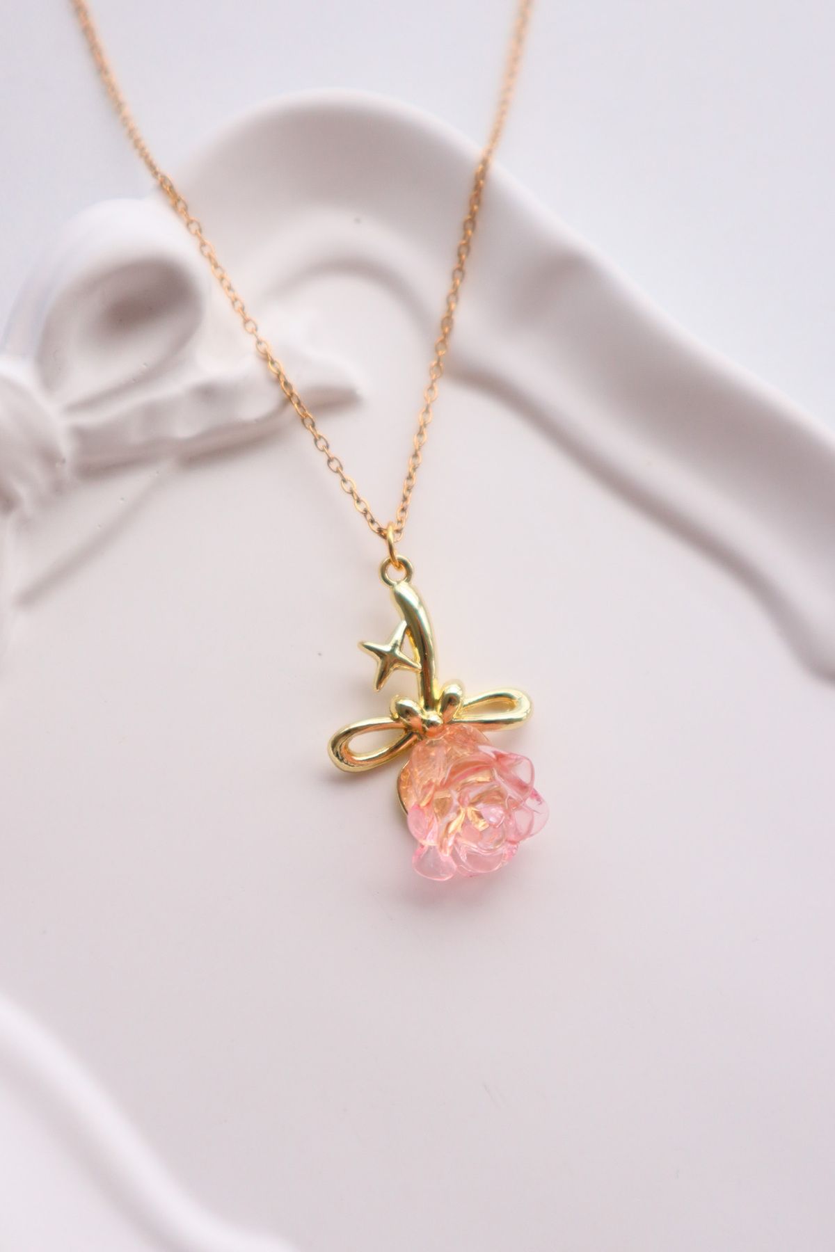 EFBUTİK Gold Renk Zincirli Pembe 3D Gül Boyutlu İthal Kolye