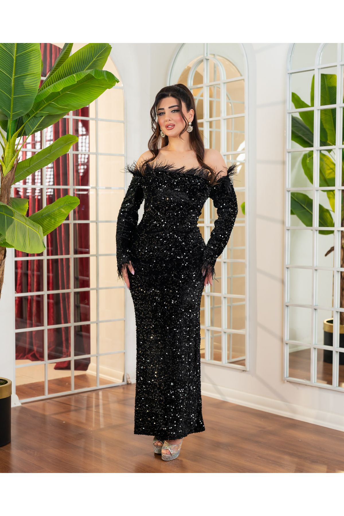 Helen Fashion KADİFE PAYET ABİYEMİZ OMUZ KOL DEVEKUŞU TÜYLÜ ELBİSE