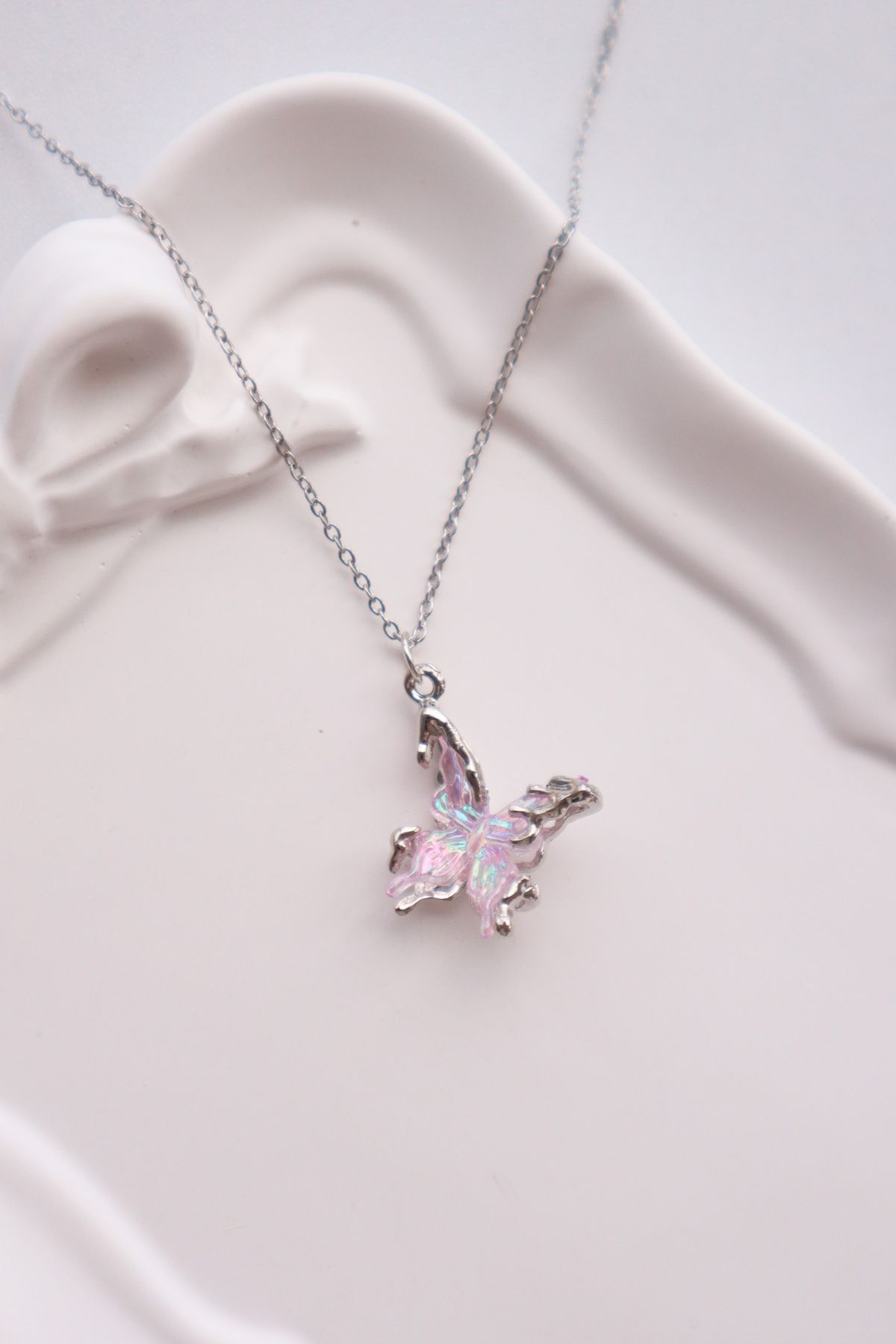 EFBUTİK Gümüş Renk Zincirli Pembe Hologramlı Kelebek İthal Kolye