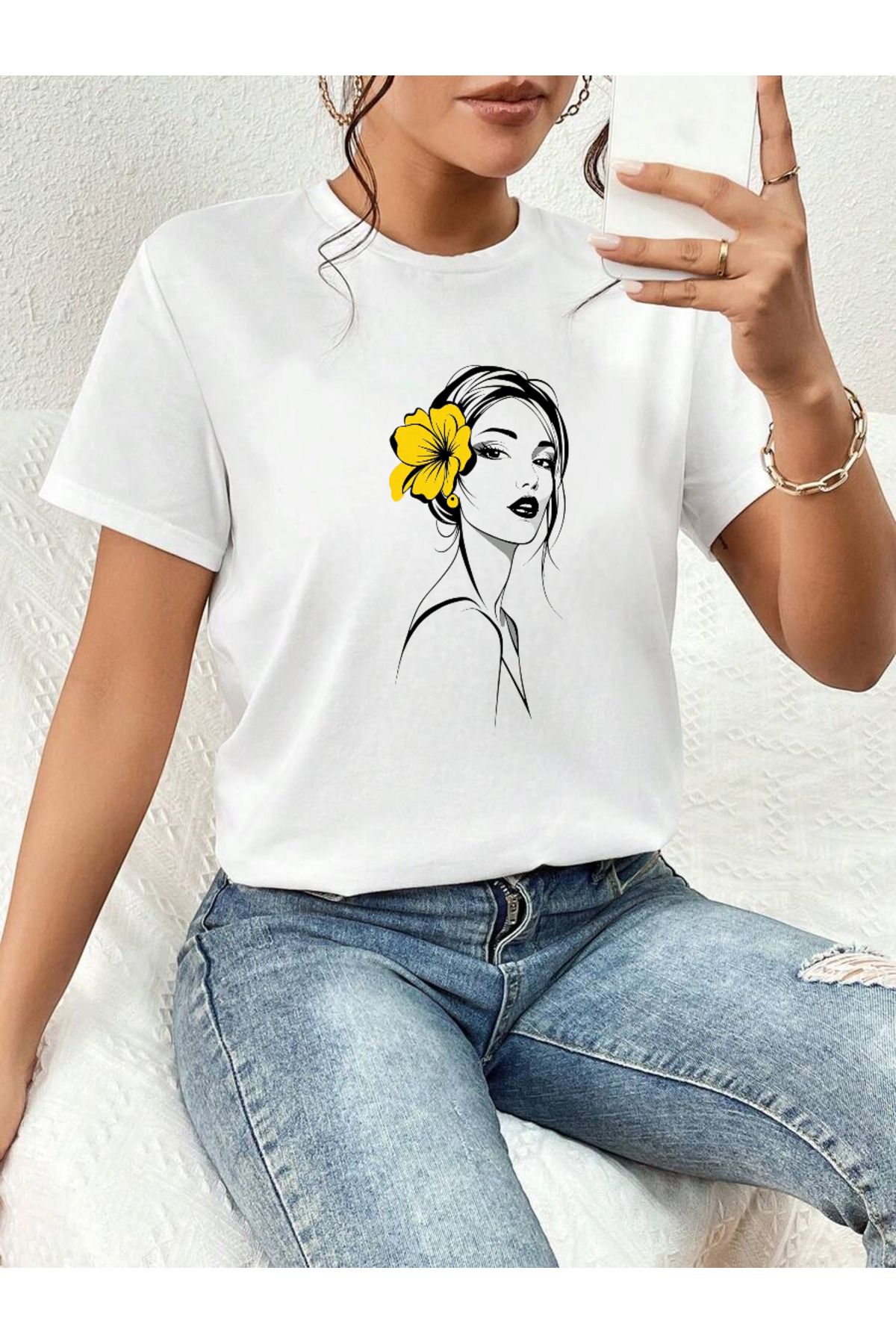 ELNOYA Pamuklu Beyaz Oversize Tişört Çiçeksi Zarafet Baskılı Rahat Günlük T-shirt