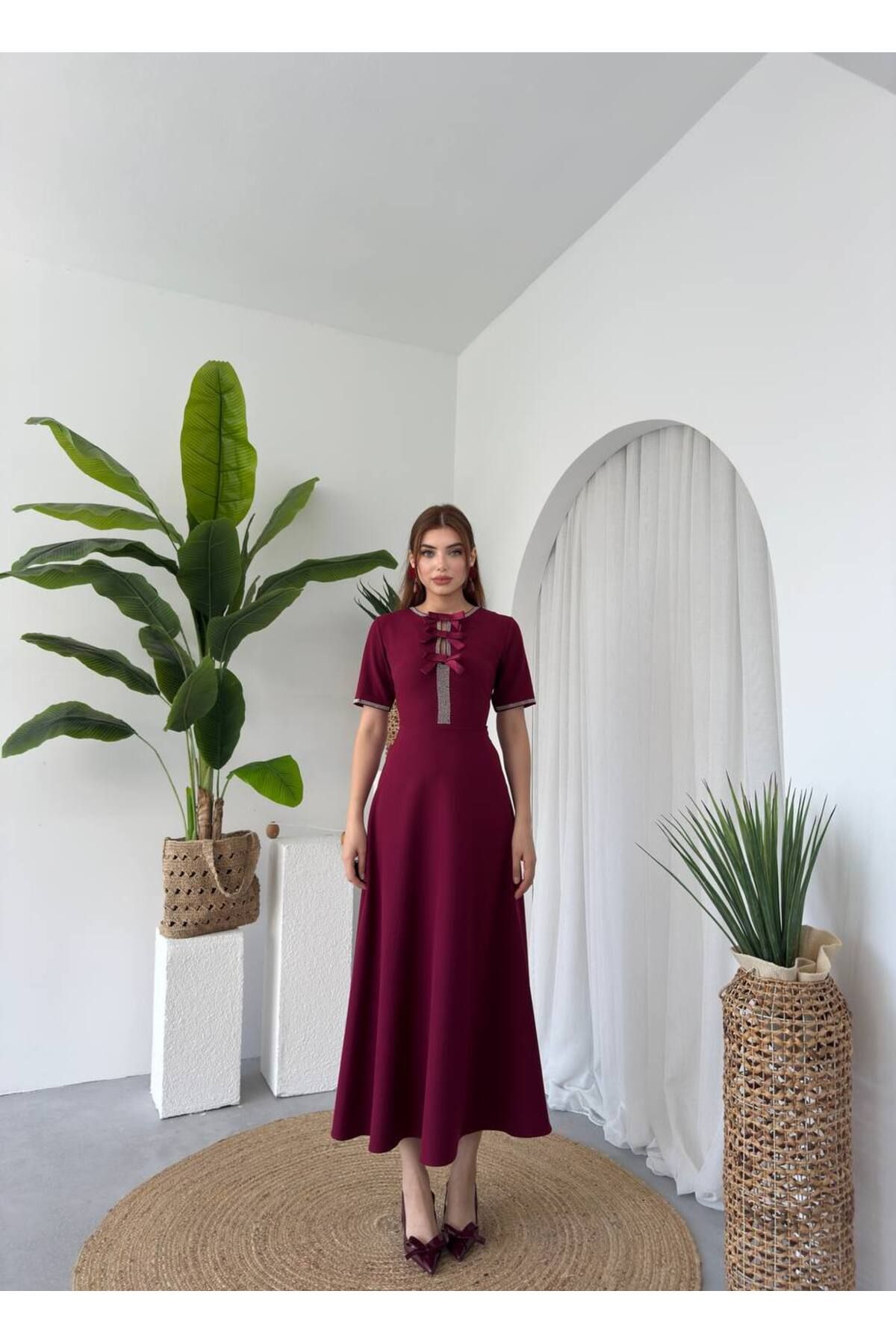 conconmoda Vere Taşlı Fiyonk Detaylı Elbise