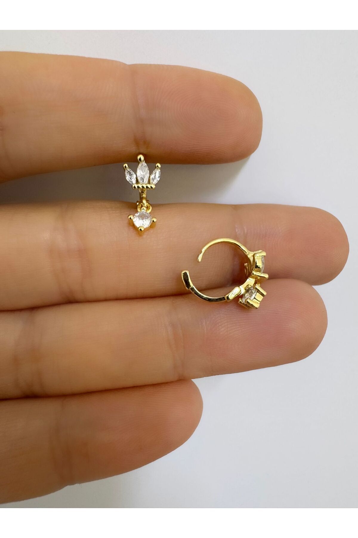 Arescollection zirkon taşlı lotus 1 adet helix lobe uyumlu piercing küpe (8 mm halka çapı )