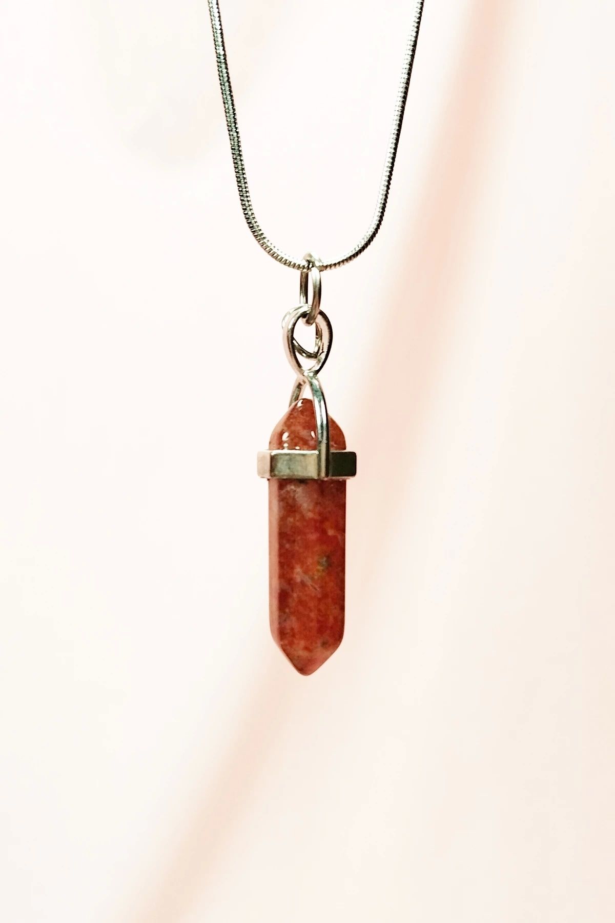 PRATİKOBA Jasper Doğal Taşı Zincirli El Yapımı Tasarımlı Kolye Uç: 3,5 cm Zincir: 20 cm Kutulu