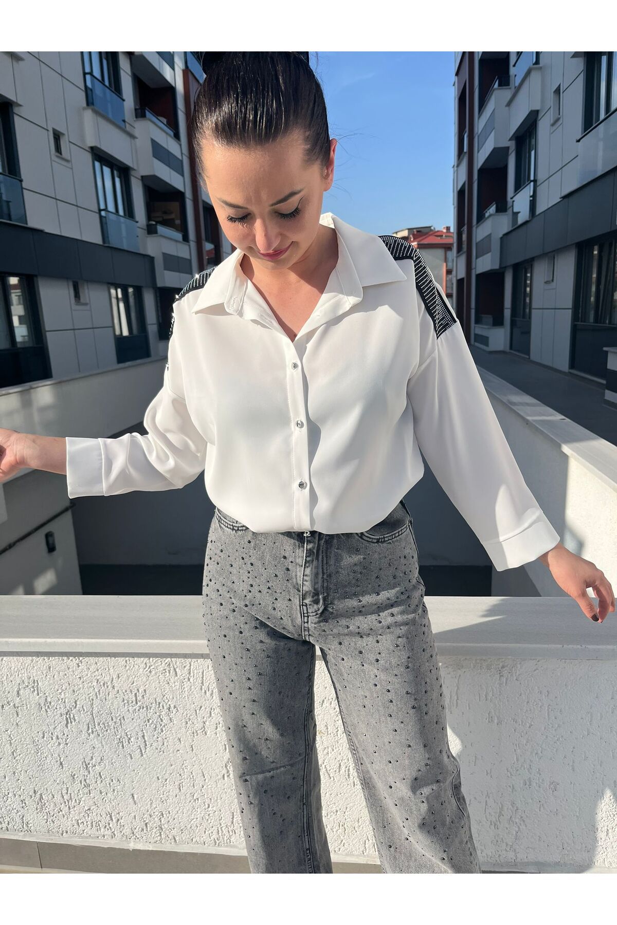 Butik Lavvbutik Taş Detaylı Gömlek