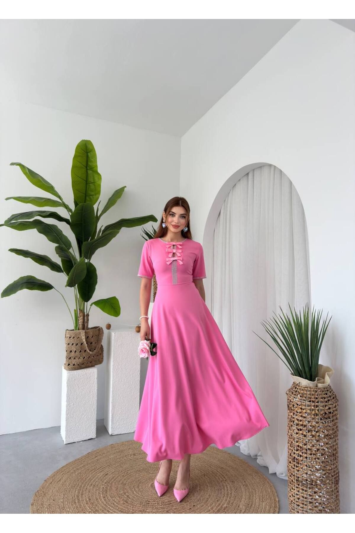 conconmoda Vere Taşlı Fiyonk Detaylı Elbise