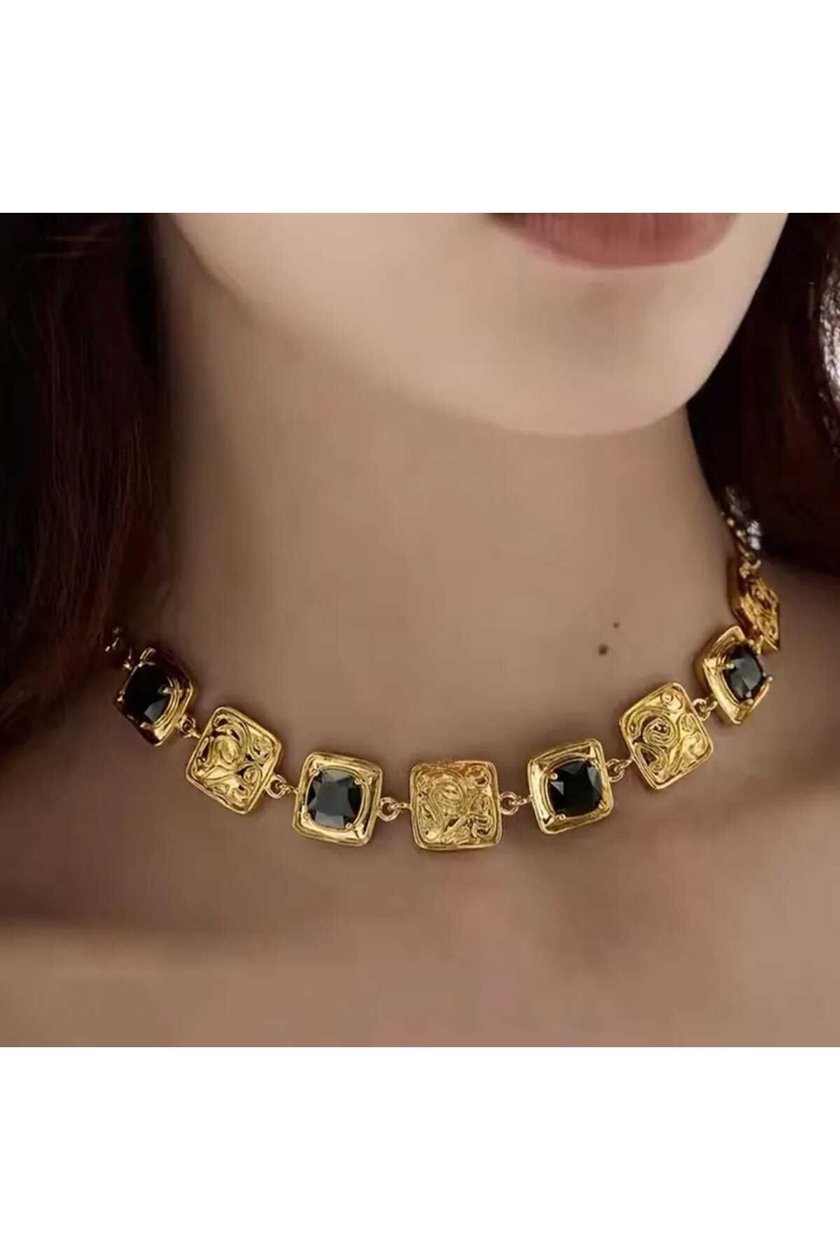 ÜMRANİKA JEWELLERY Siyah Taş Detaylı Altın Kolye