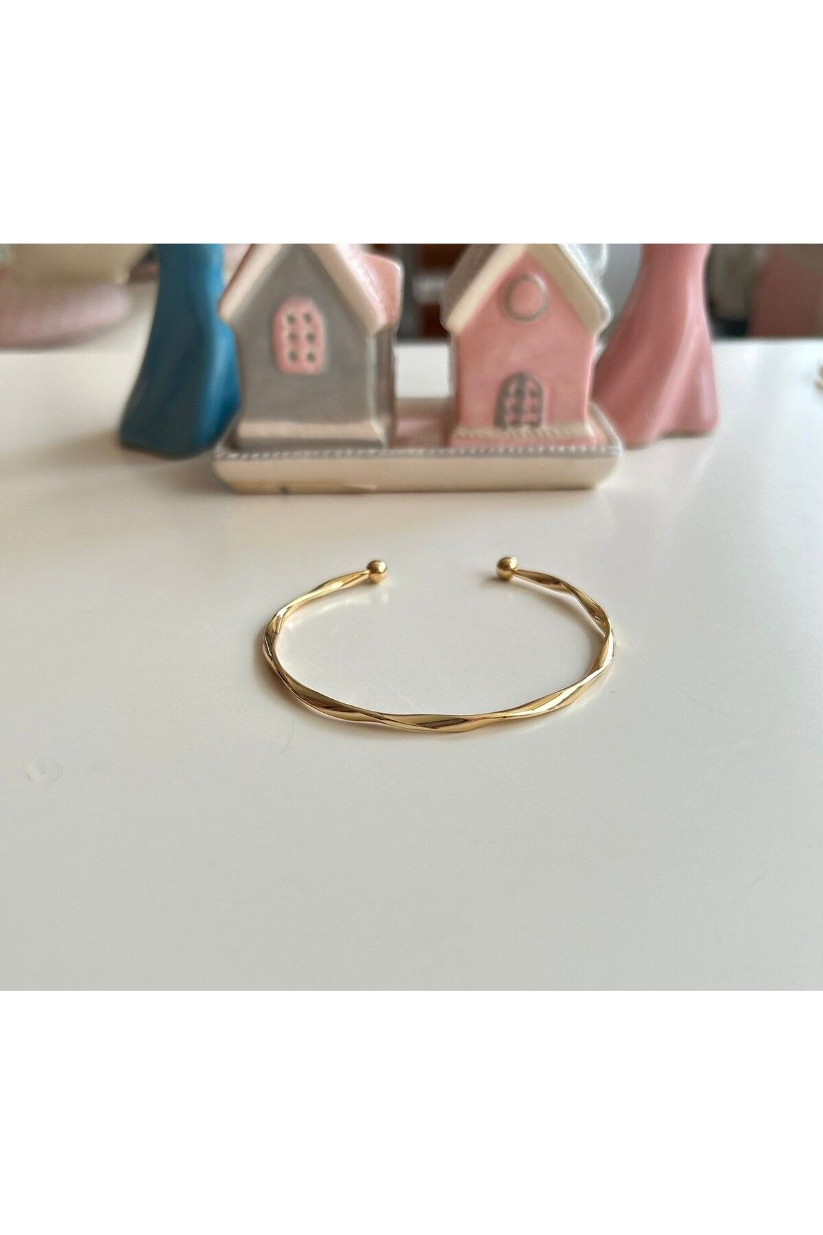 Cheecky Chic İpekish | Gold Burgu Tasarım Sabit Bilezik - Şık ve Modern Bileğe Geçirmeli Metal Bileklik