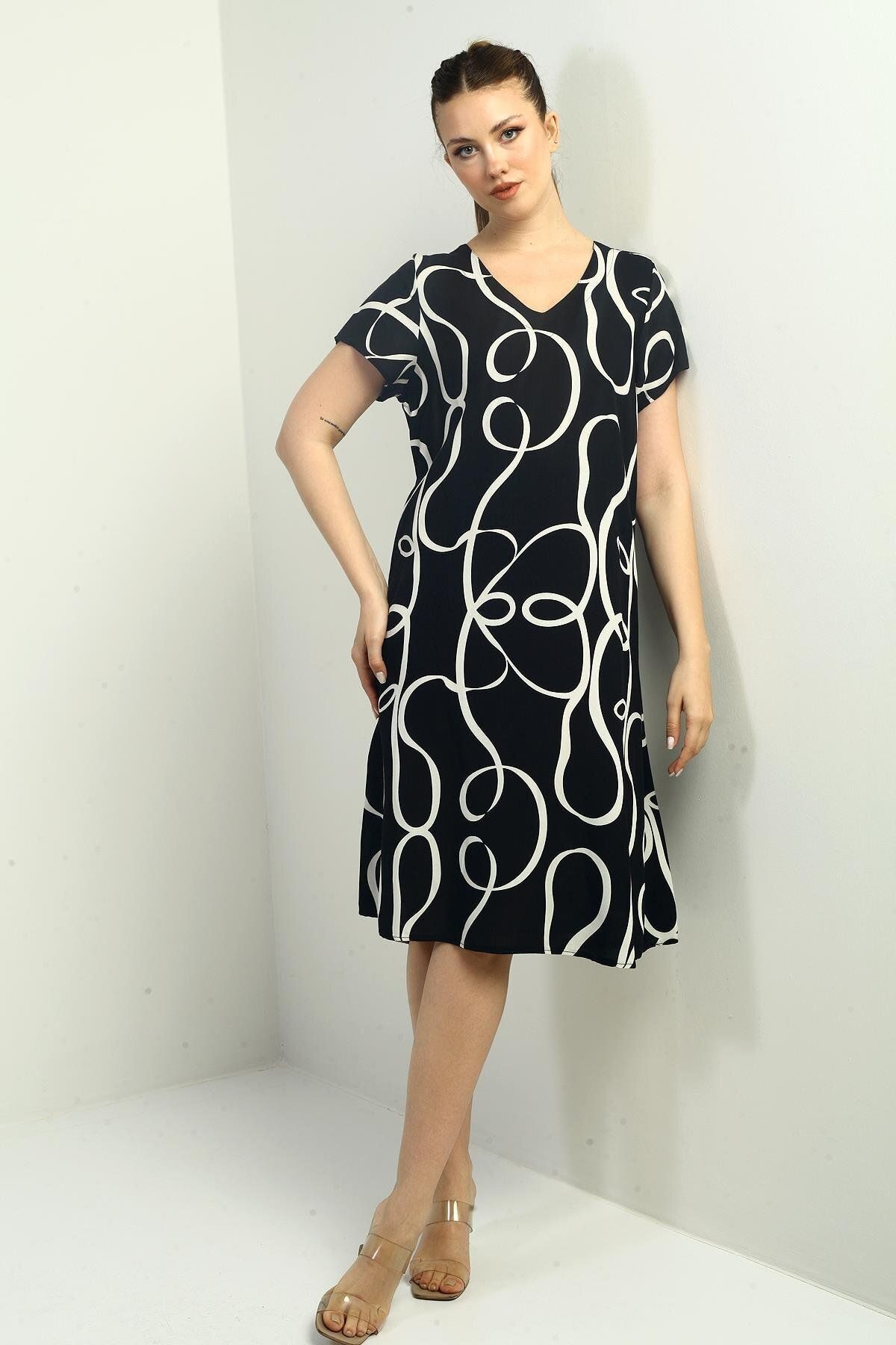 By Saygı Kadın V Yaka Oversize Desenli Elbise