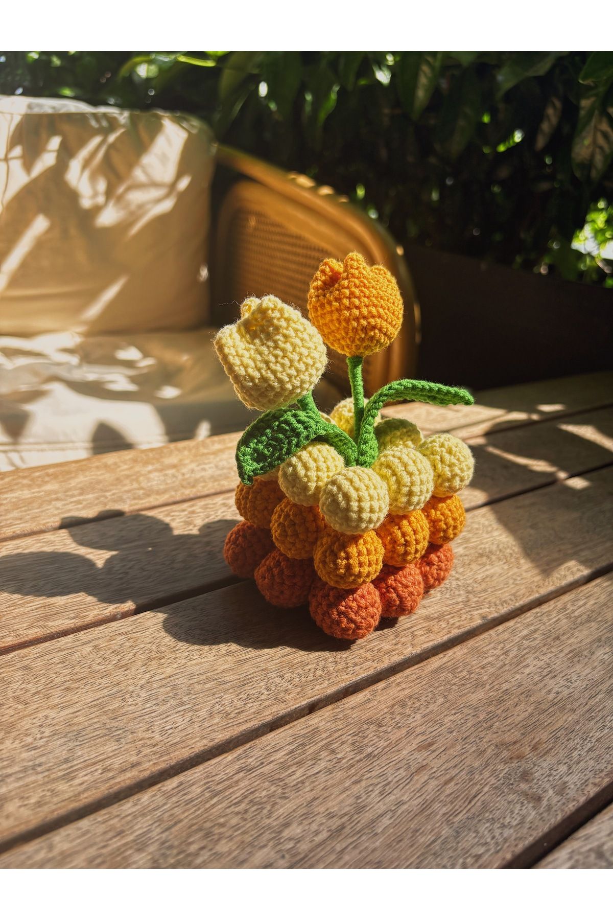 Sustaina Craft El Yapımı Amigurumi Çiçek Dekor – Sarı & Turuncu Lale
