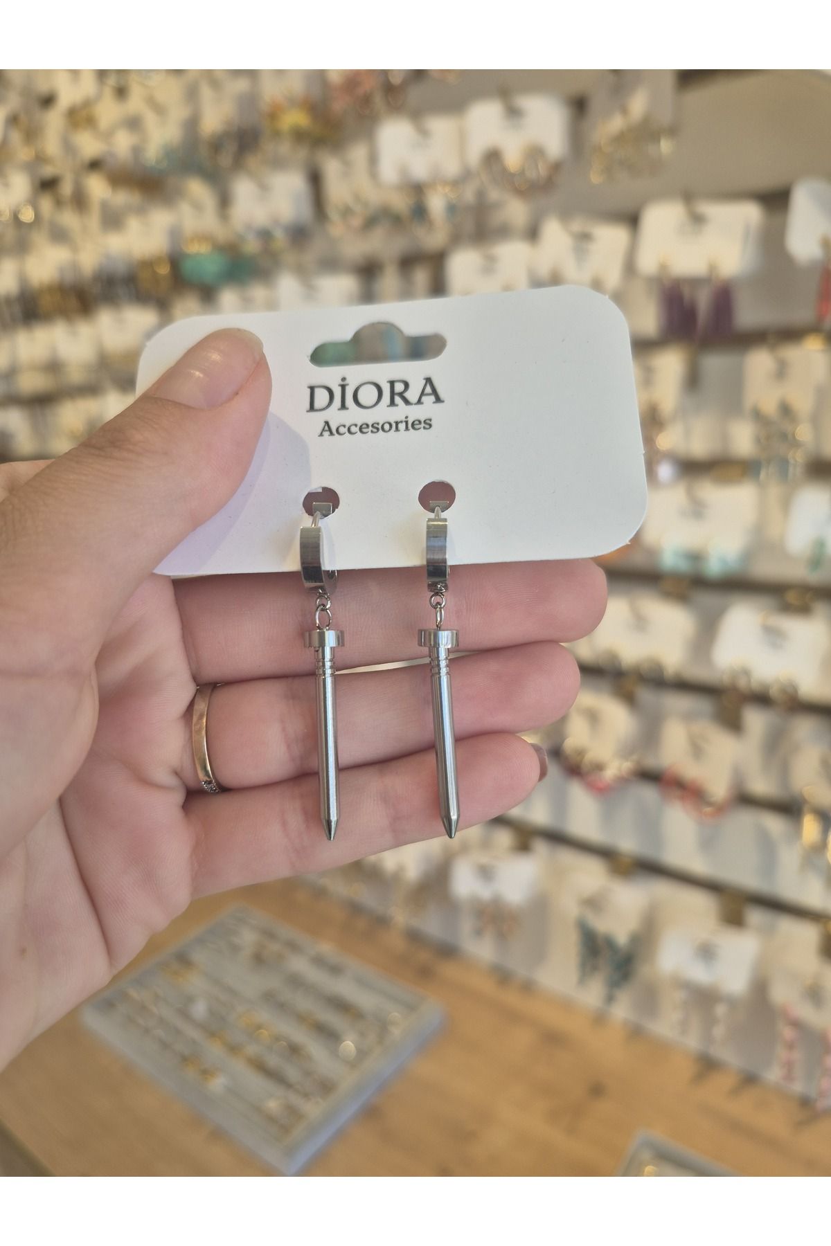 diora accesories çivi çelik küpe