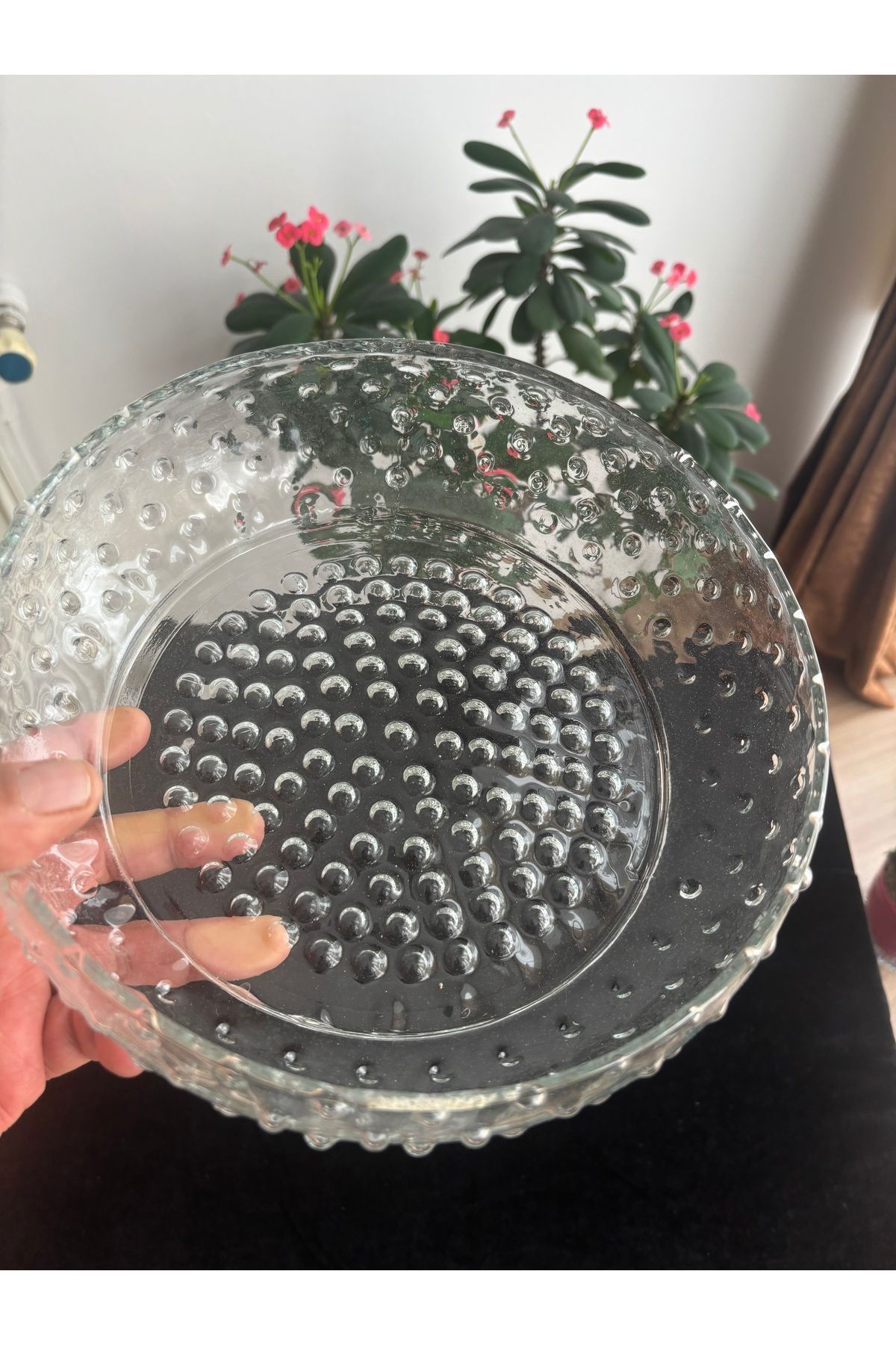 DİBA AVM 24 CM CAM SALATA MEYVE SUNUM TABAĞI SALATA SUNUM TABAĞIÇAP 24 CM YÜKSEKLİK 7,5 CM HACİM 2 L