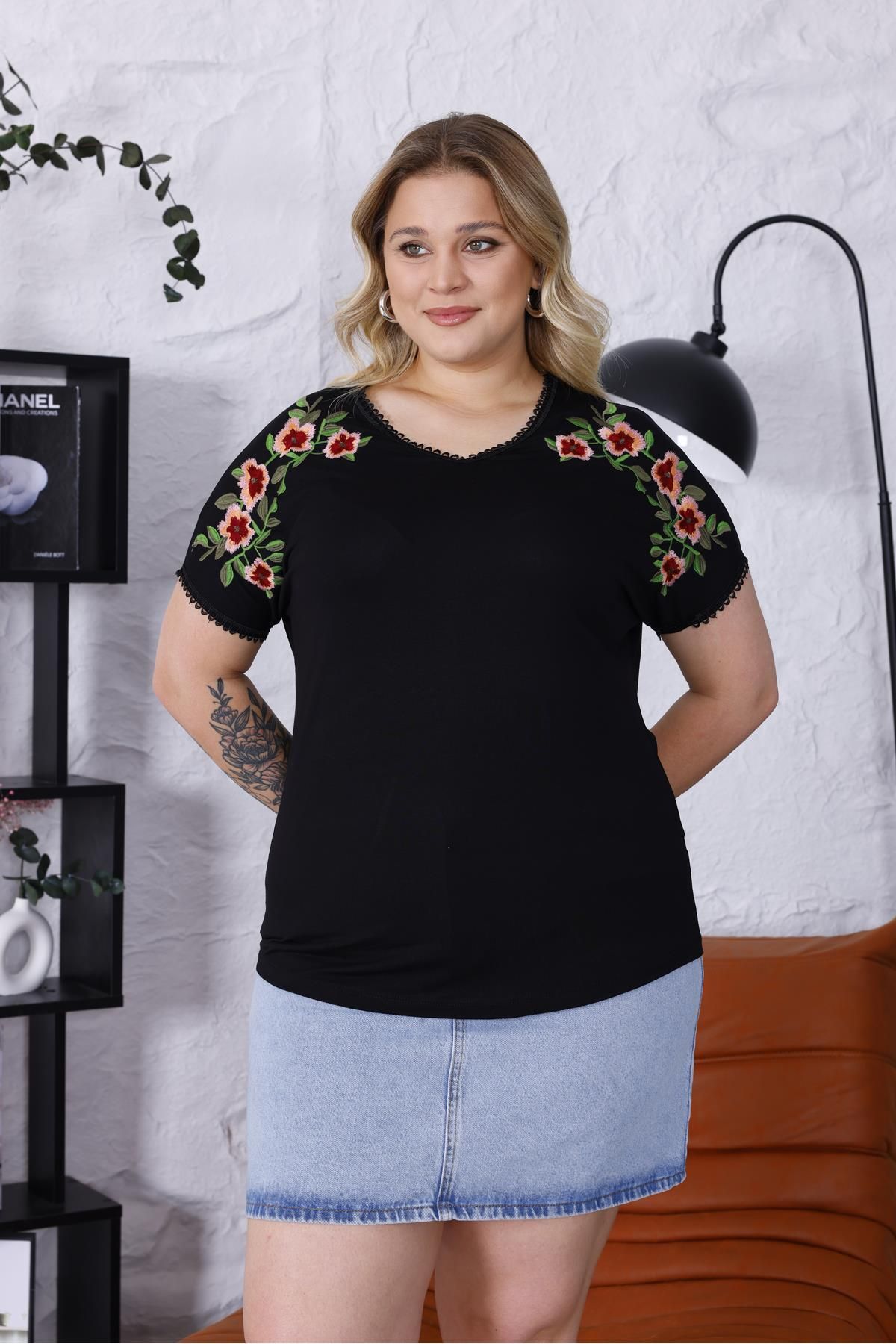Siyezen Büyük Beden Omuzları Nakış Detaylı Oversize Bluz