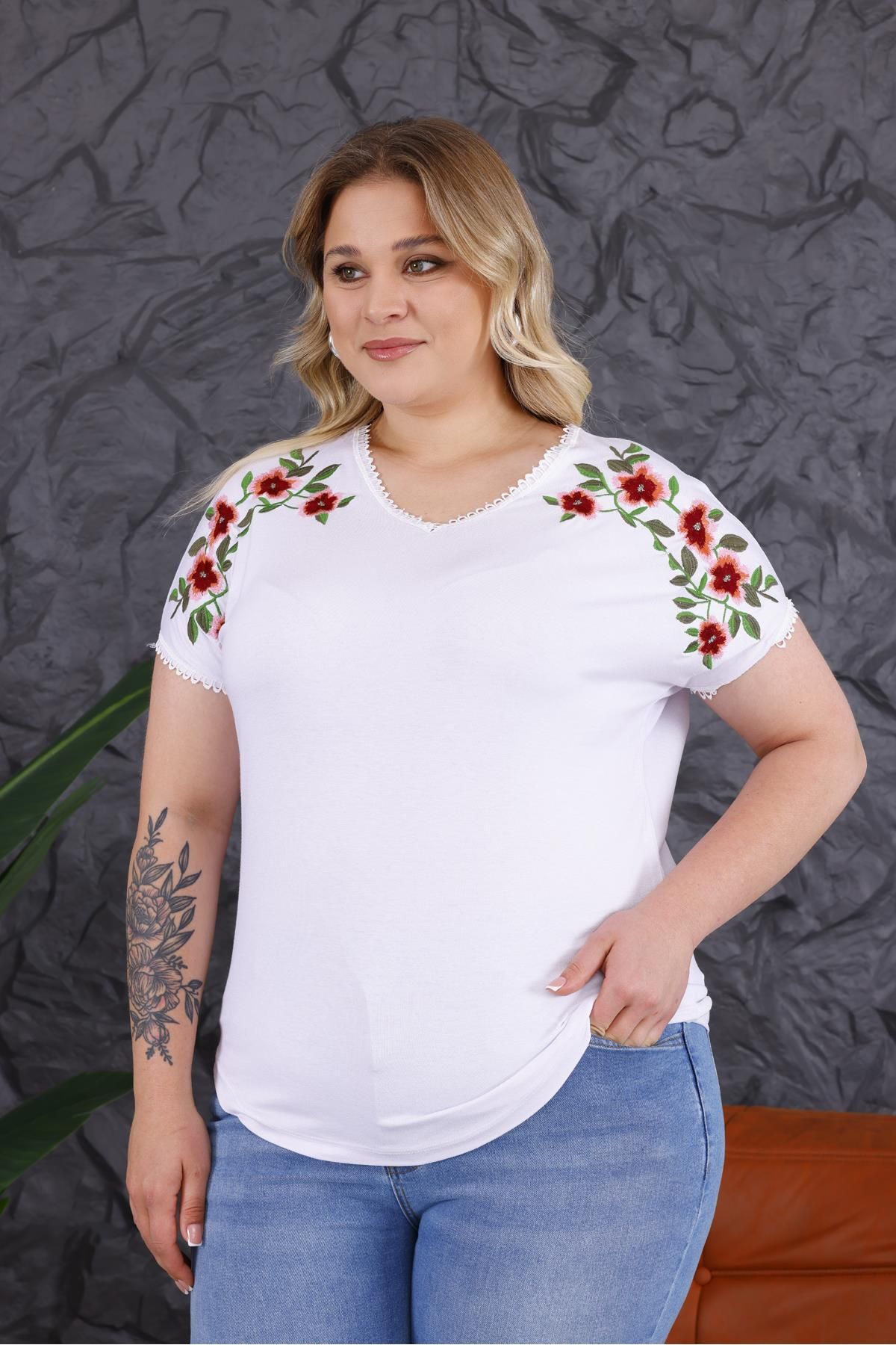 Siyezen Büyük Beden Omuzları Nakış Detaylı Oversize Bluz