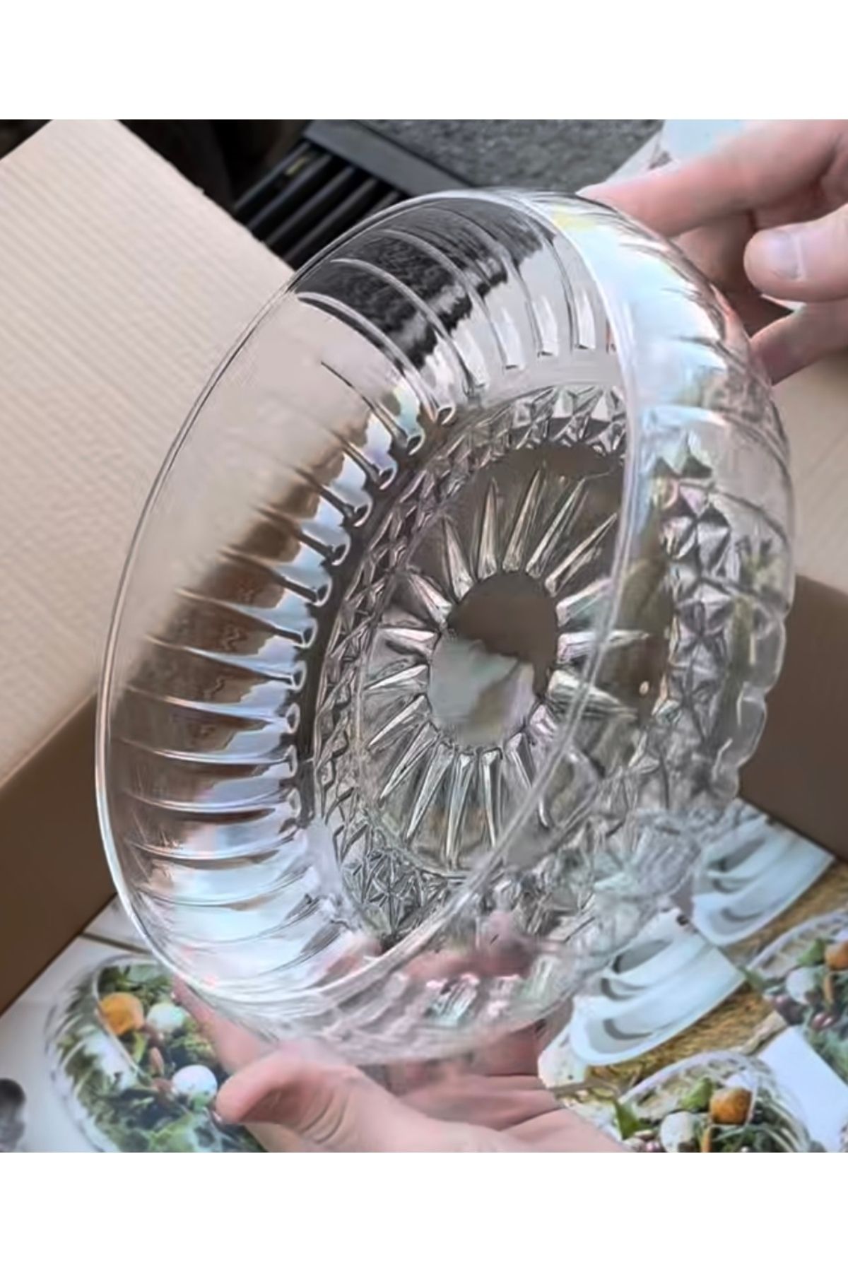 DİBA AVM 24 CM CAM SALATA MEYVE SUNUM TABAĞI SALATA SUNUM TABAĞIÇAP 24 CM YÜKSEKLİK 7,5 CM HACİM 2 L