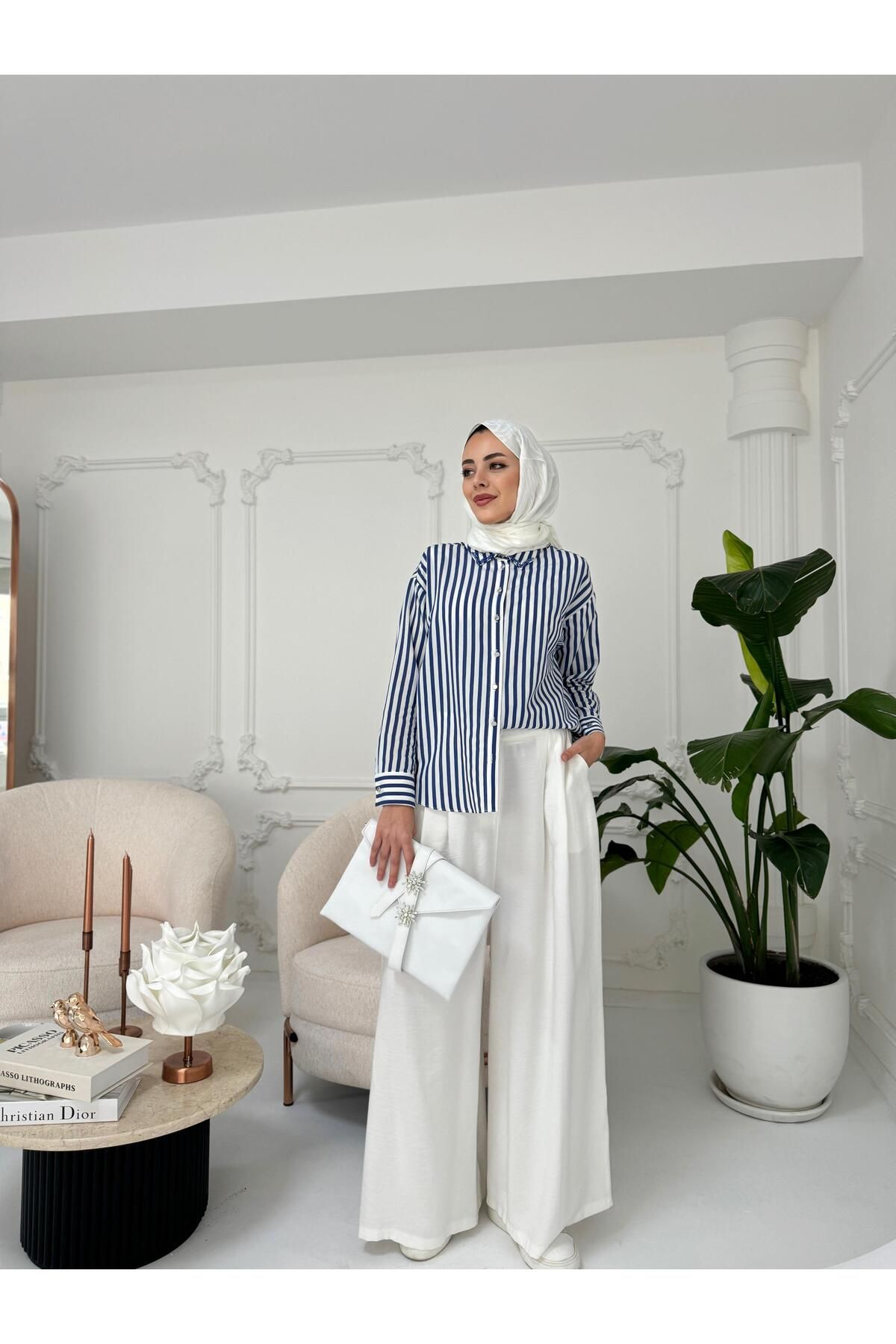 Premium YAKASI BONCUKLU ÇİZGİLİ GÖMLEK