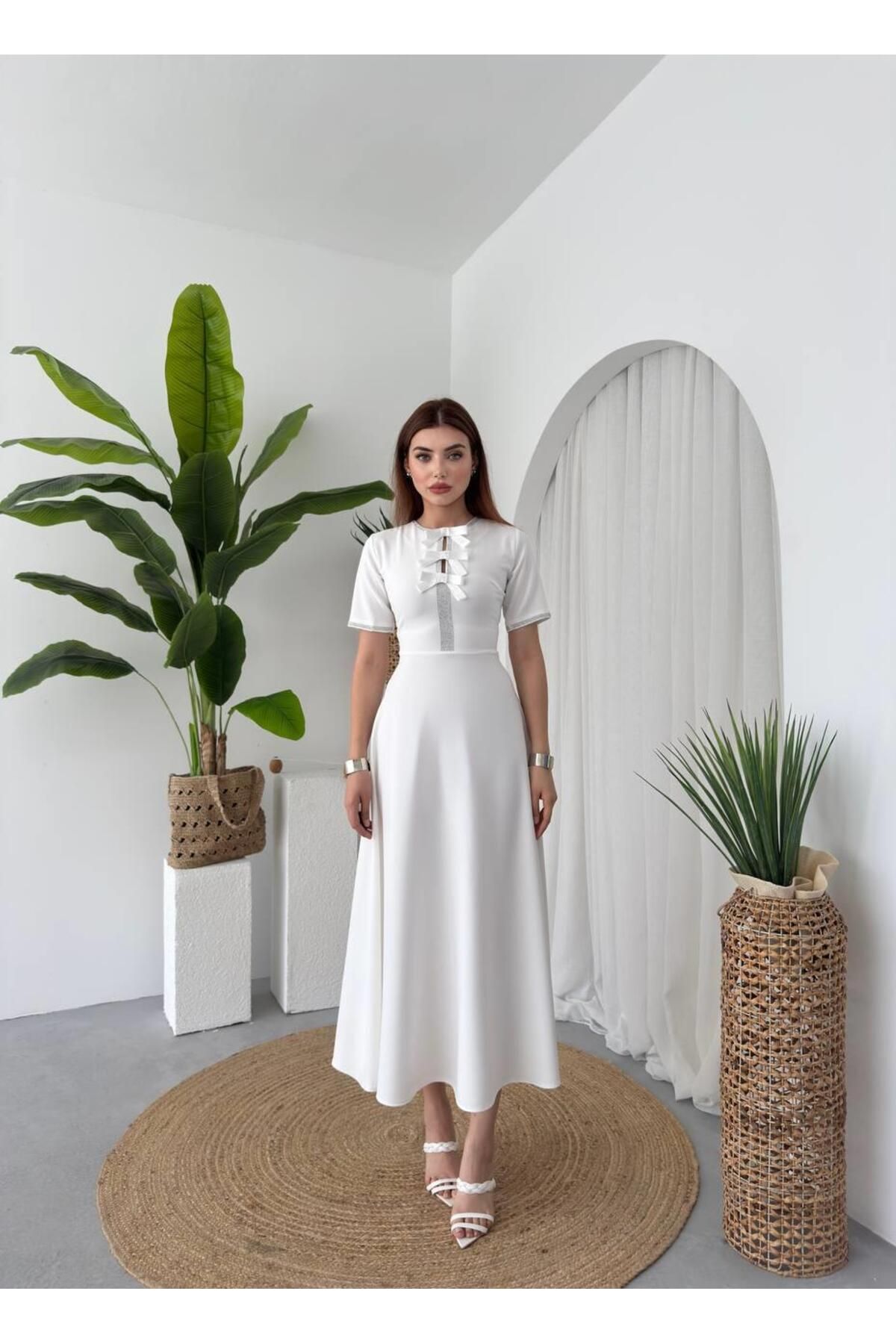 conconmoda Vere Taşlı Fiyonk Detaylı Elbise