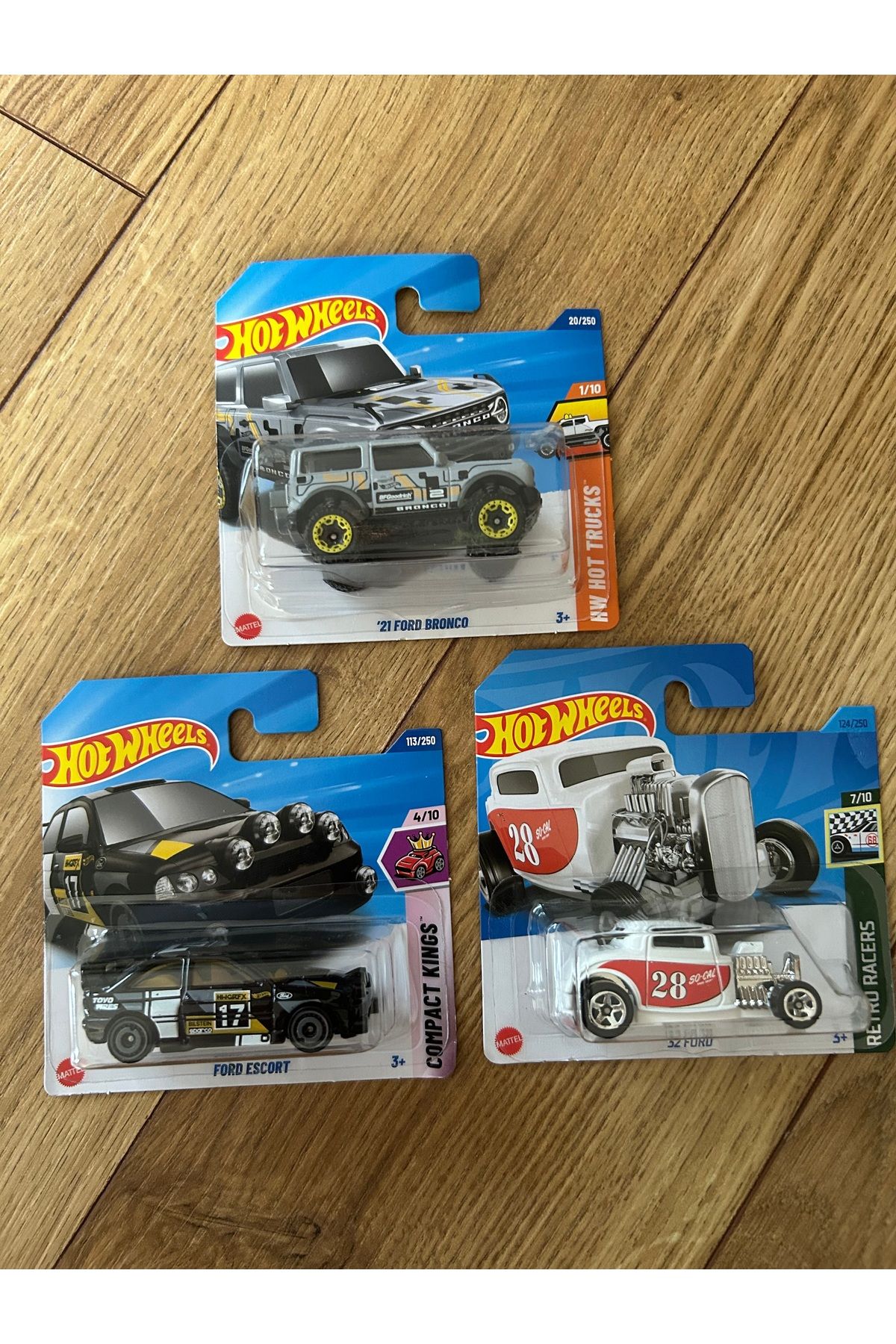 Hotwhells Hotwheels 3 adet ford marka araba