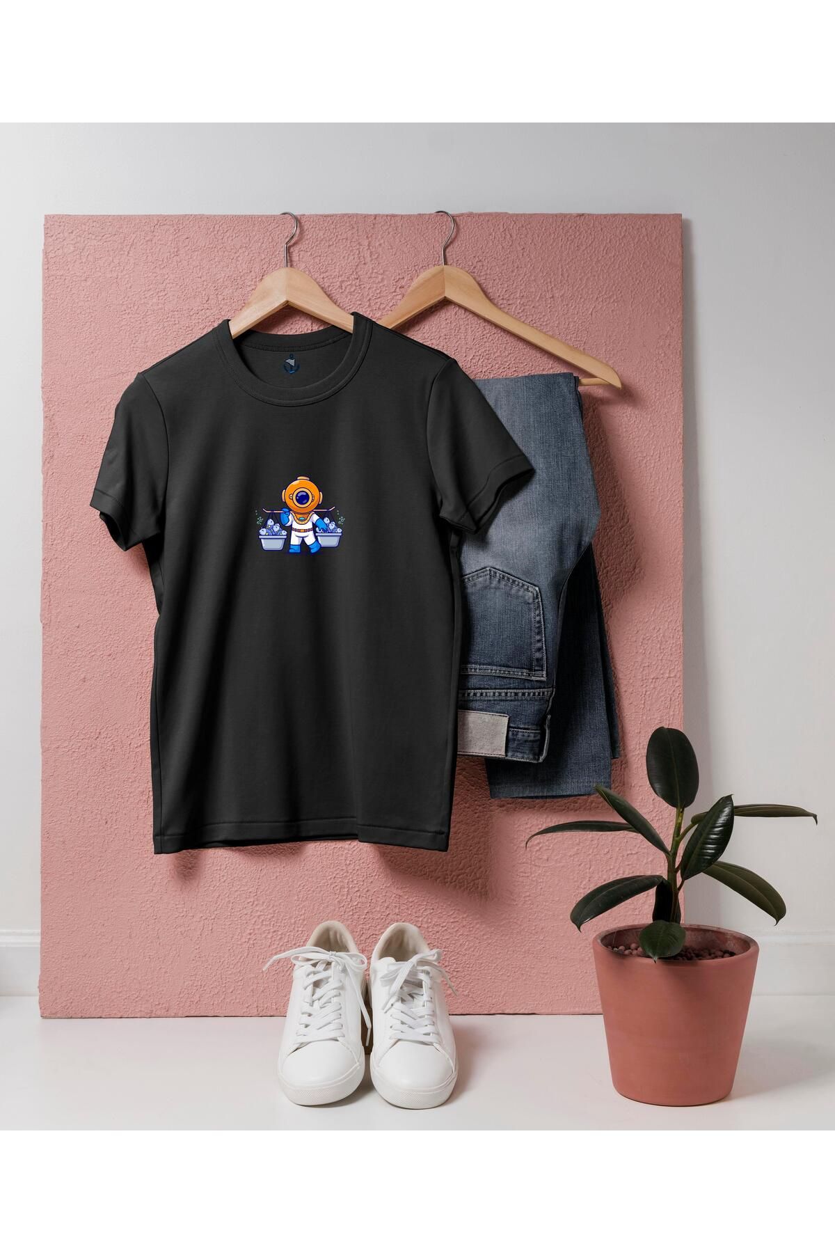 bahriyeli.jpeg Oversize Mini Dalgıç ve Tuttuğu Balıklar Tasarım unisex T-shirt