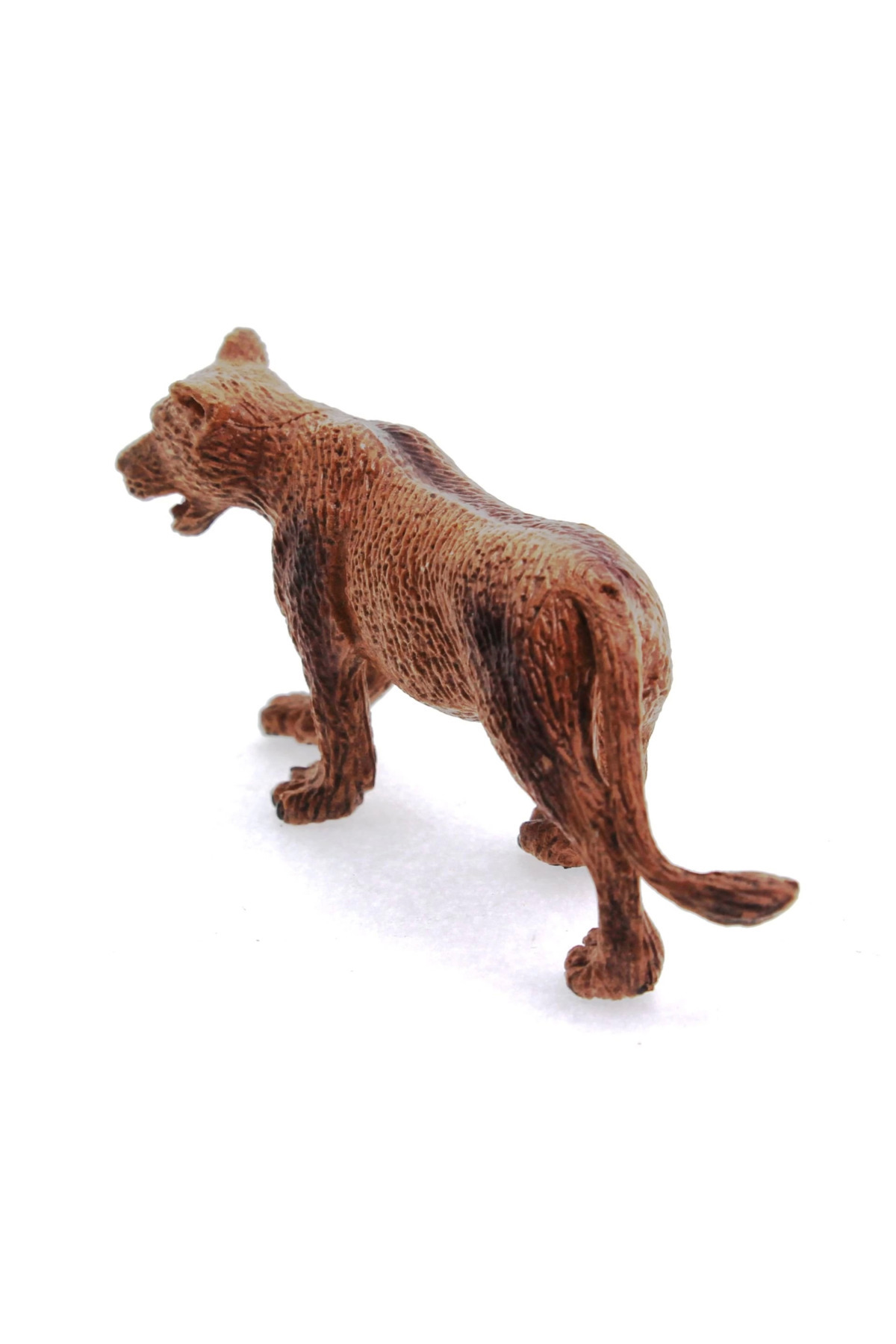 مجسمه مدل شیر ماده