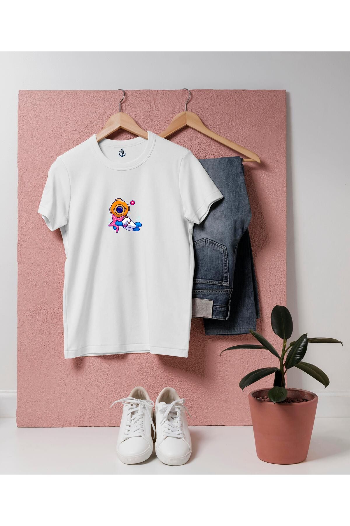 bahriyeli.jpeg Oversize Deniz Yıldızına Sarılan Mini Dalgıç tasarım unisex T-shirt