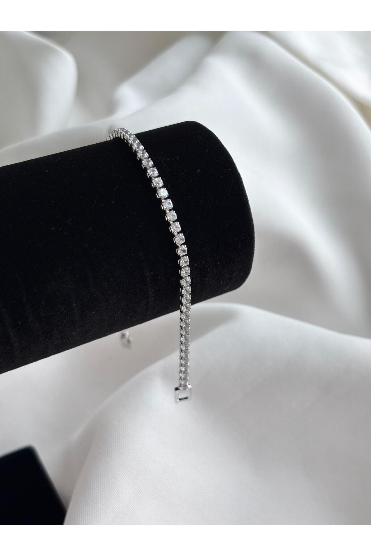 Bellamy Jewelry Kare Taşlı Su Yolu Bileklik