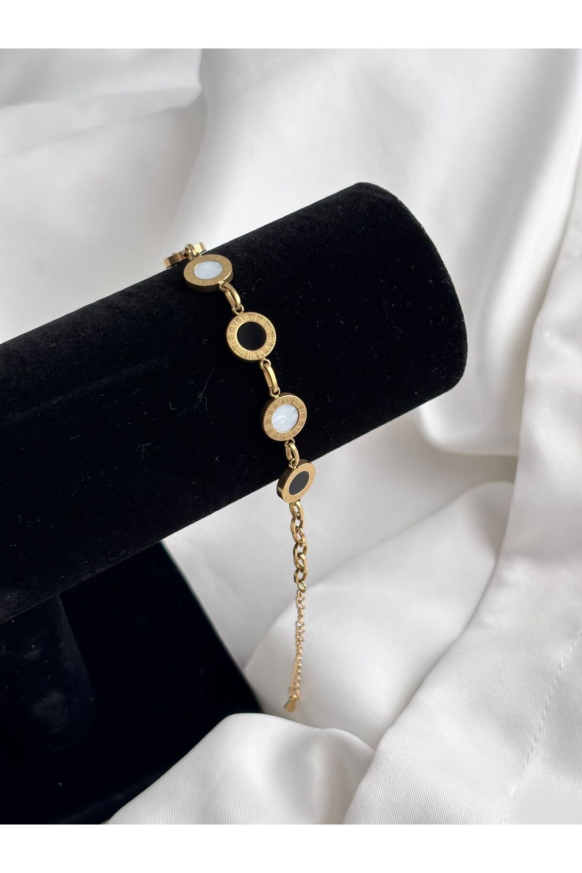 Bellamy Jewelry Dairesel Formlu Taşlı Bileklik - Gold