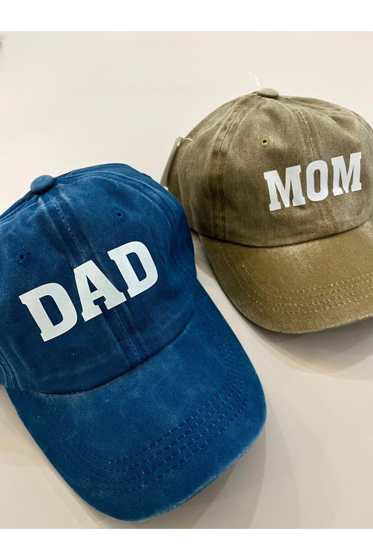 mihi hediyelik Dad & Mom Kolej Fontlu 2'li kep mavi, krem